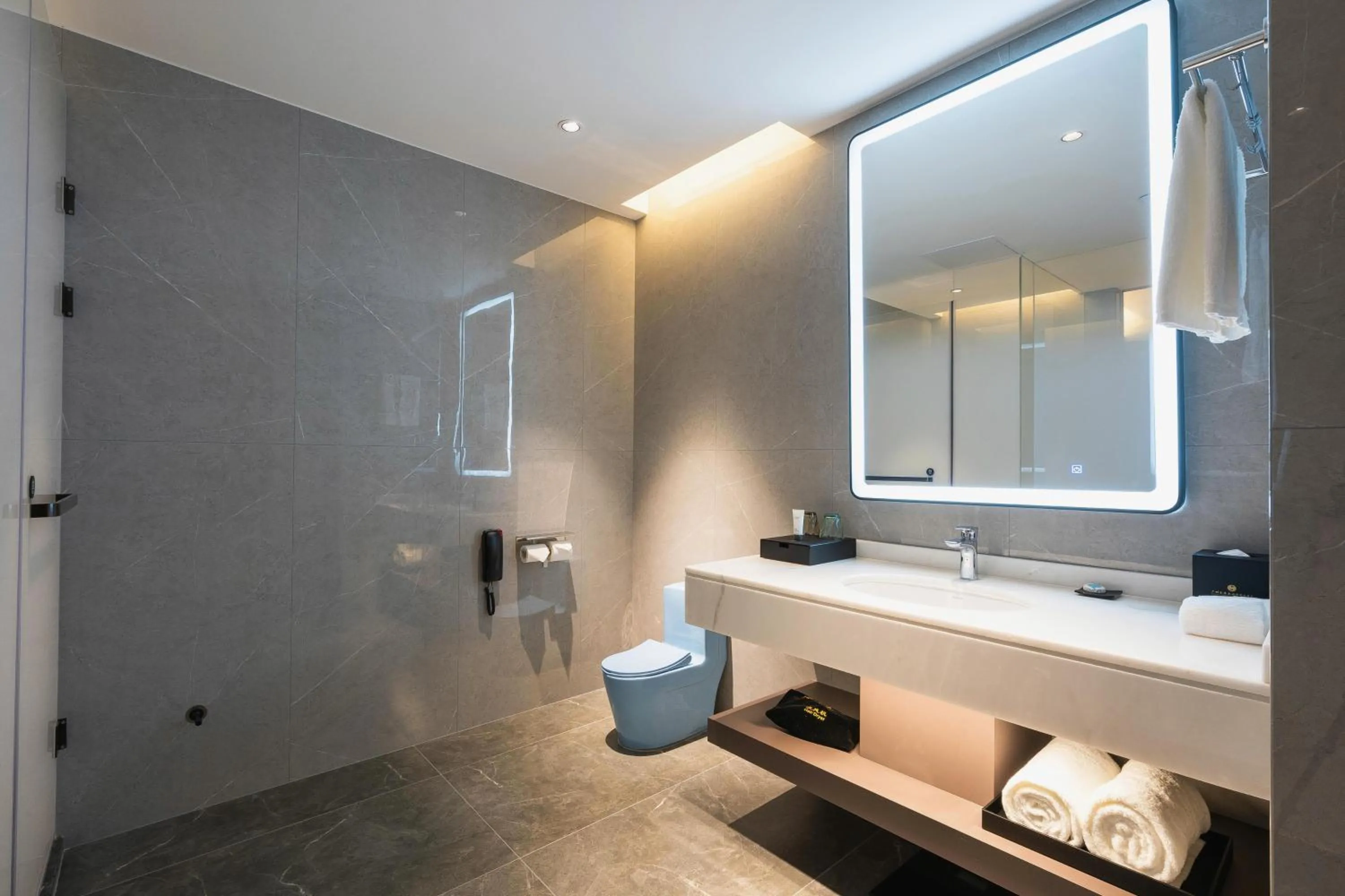 Toilet in Guangzhou Southern Airlines Pearl Airport Hotel