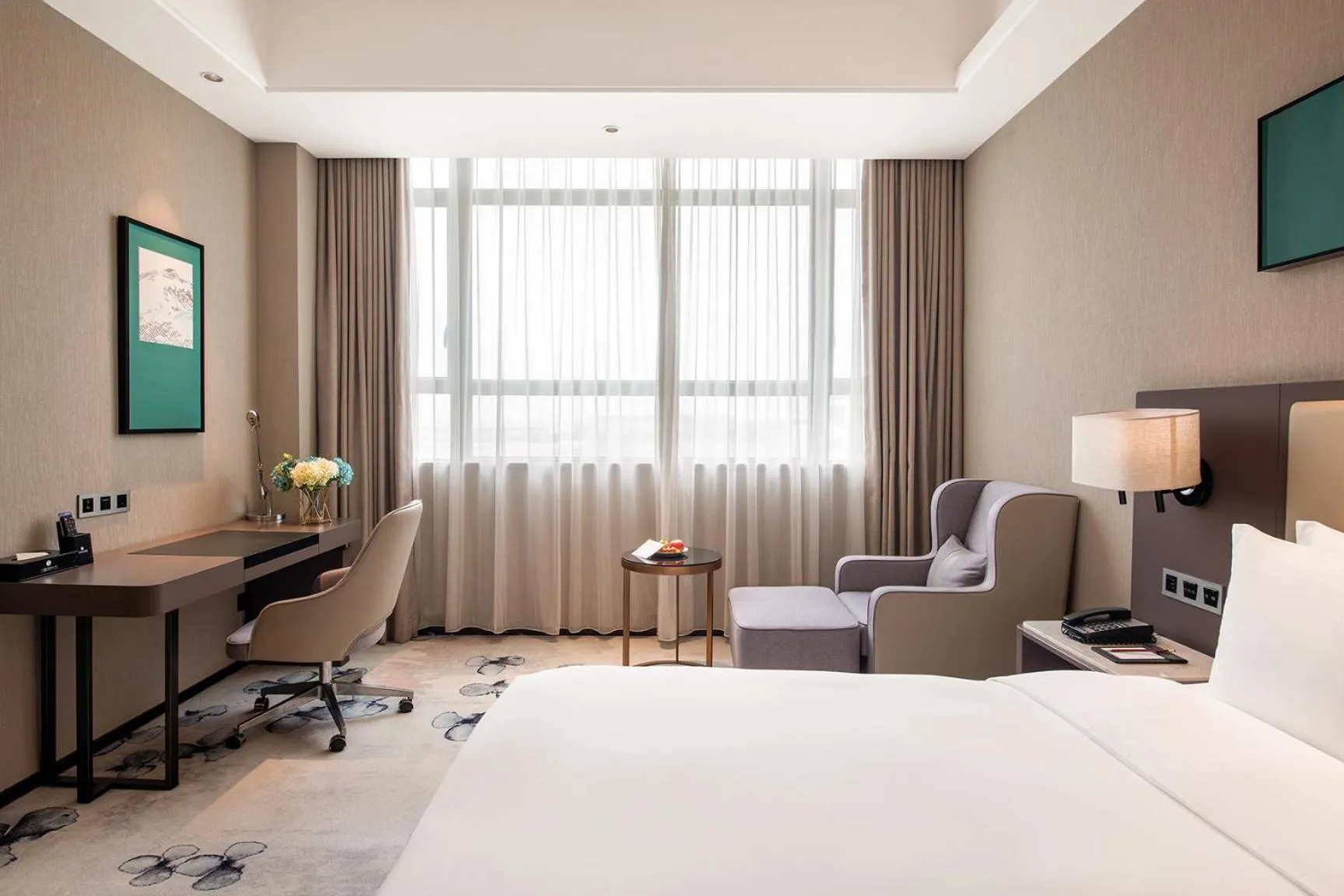 Living room, Bed in Guangzhou Southern Airlines Pearl Airport Hotel