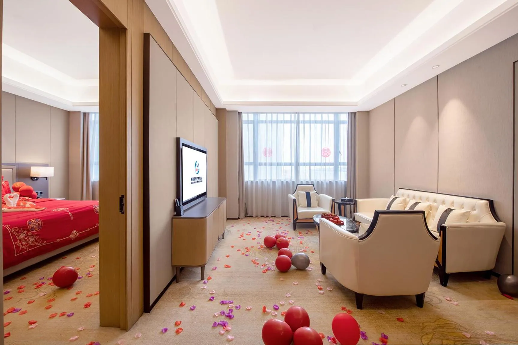 Living room, Bed in Guangzhou Southern Airlines Pearl Airport Hotel