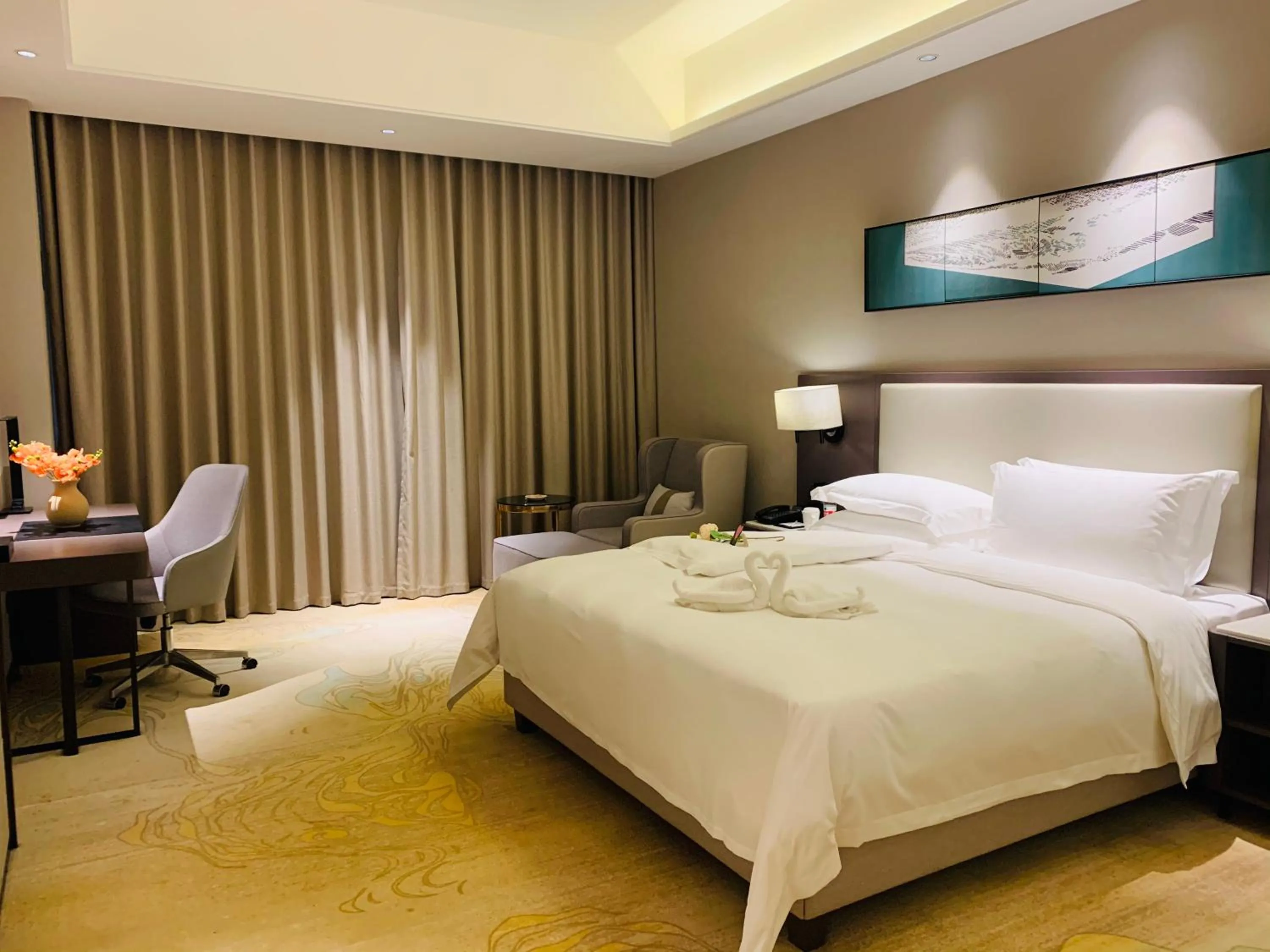 Photo of the whole room, Bed in Guangzhou Southern Airlines Pearl Airport Hotel