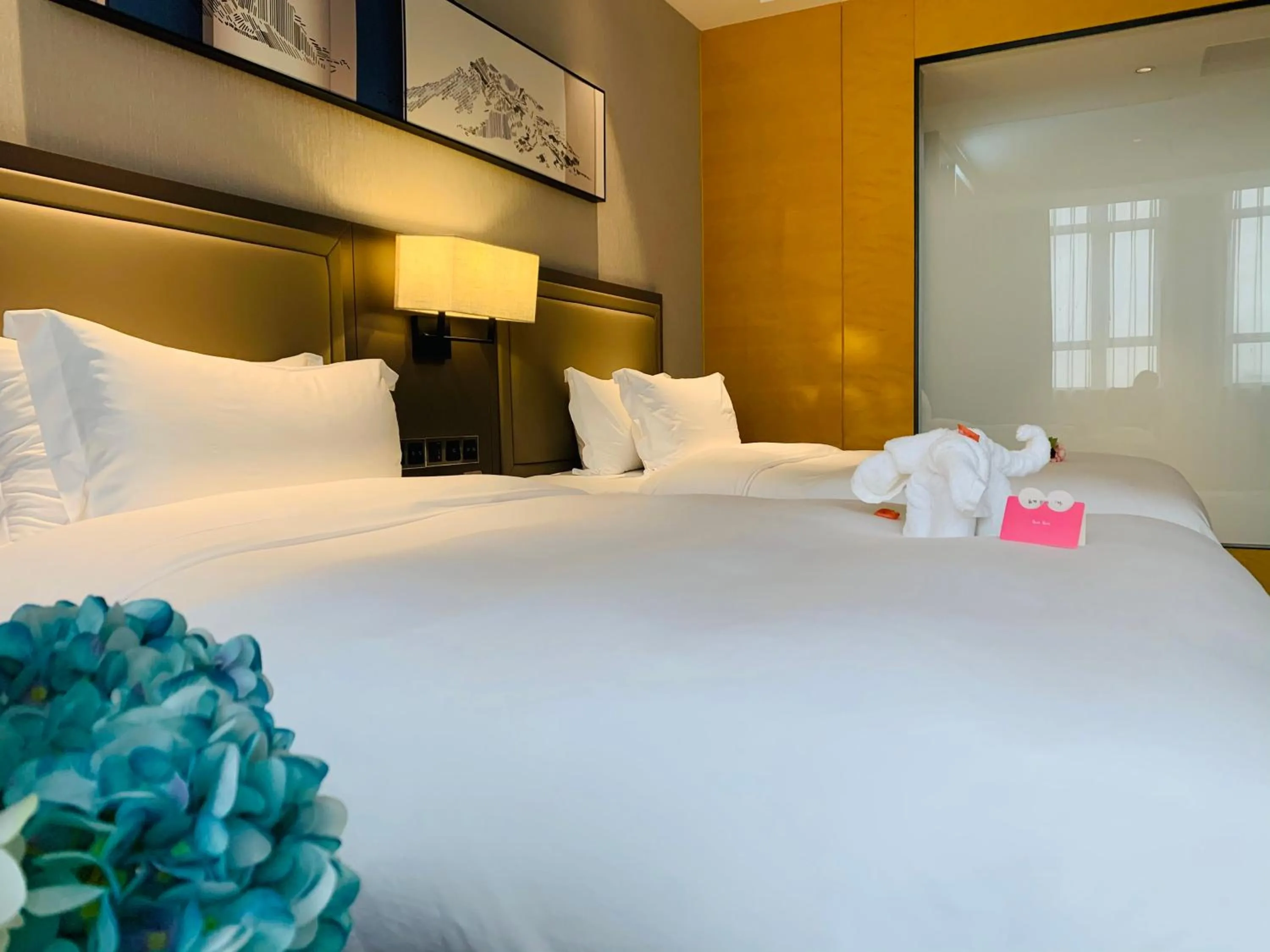 Photo of the whole room, Bed in Guangzhou Southern Airlines Pearl Airport Hotel