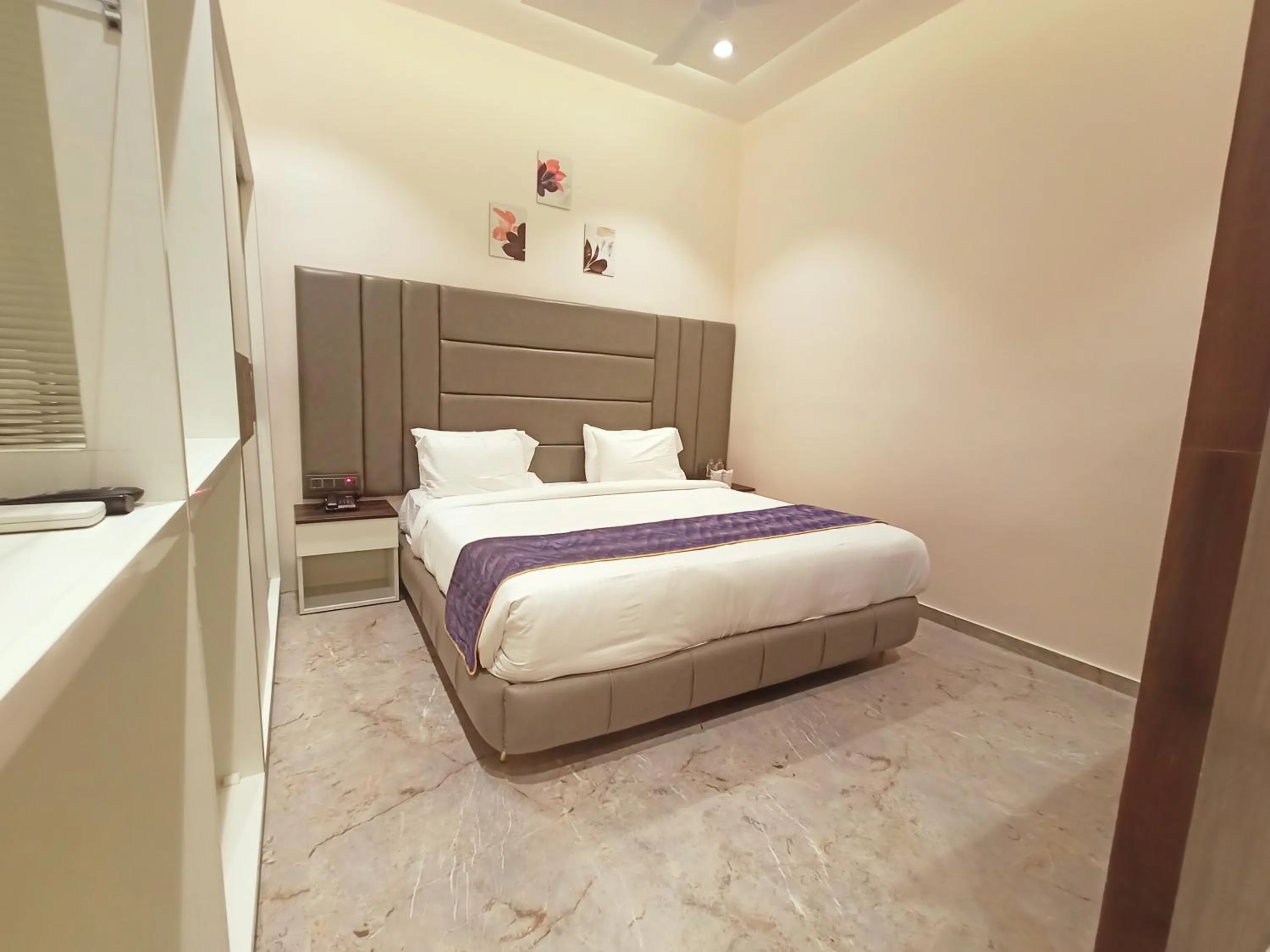 Bed in Radhamangal Colors Inn