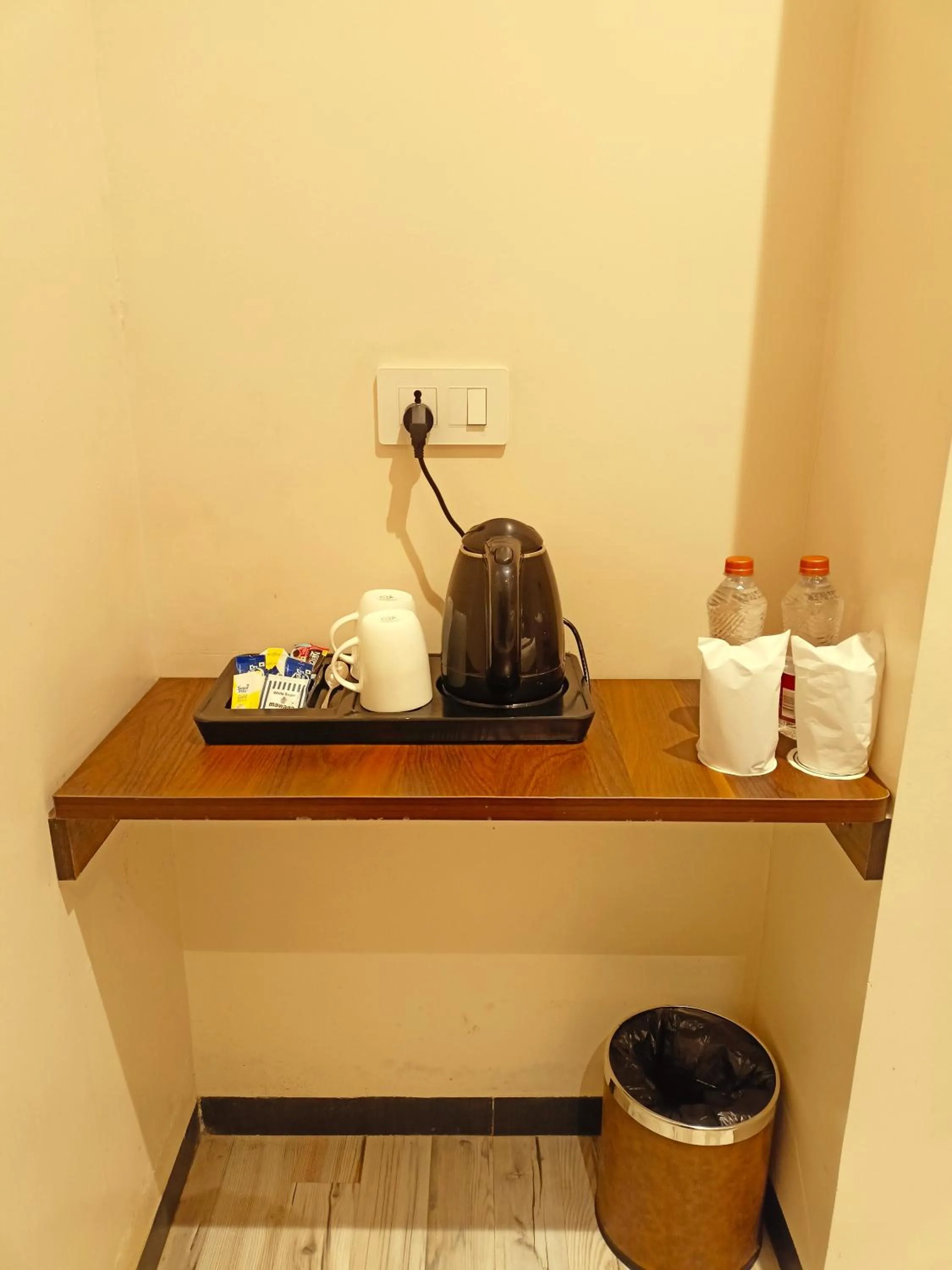 Coffee/tea facilities in Radhamangal Colors Inn