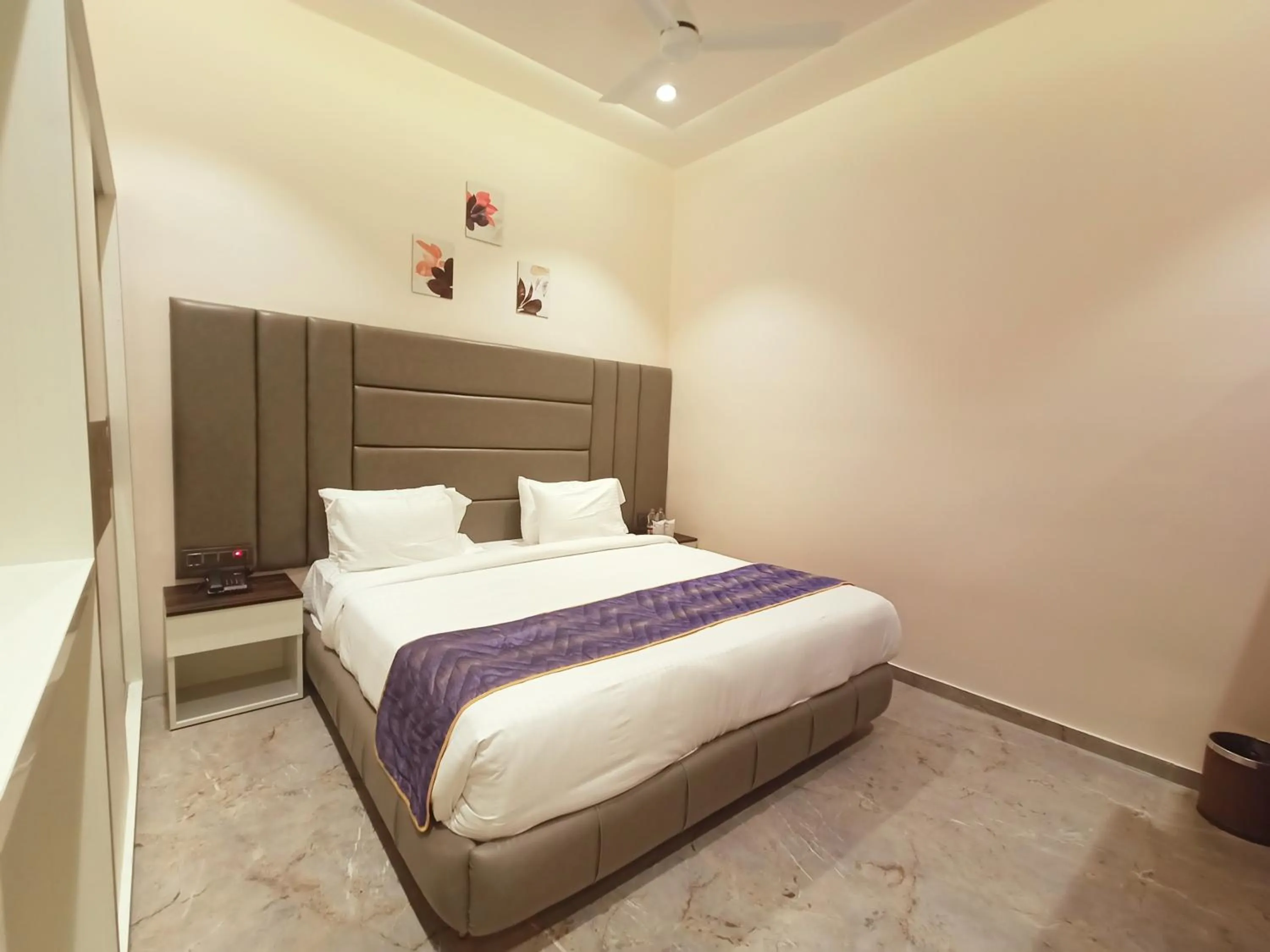 Bed in Radhamangal Colors Inn