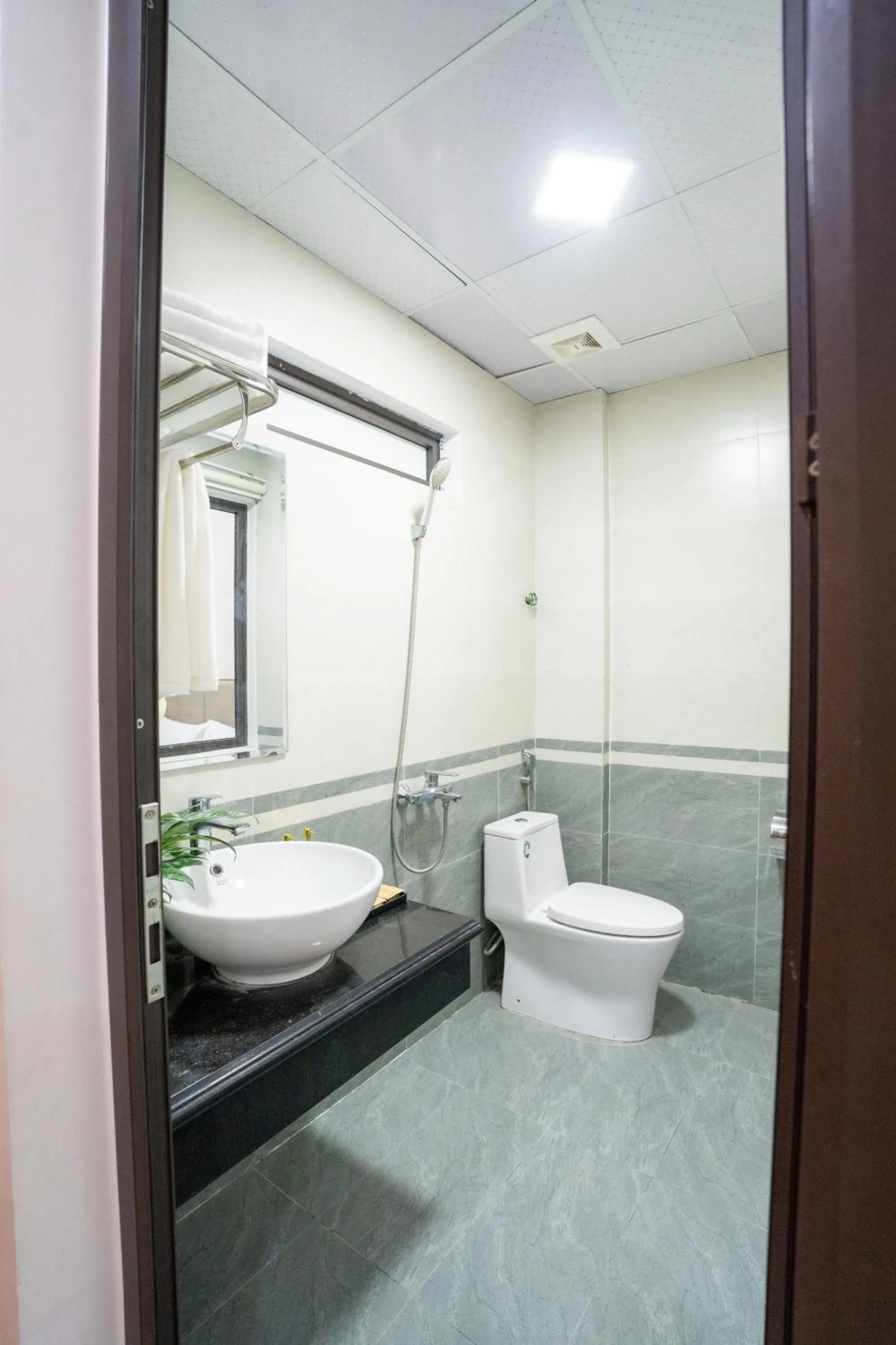 Shower in Vsana Vu Son Hotel