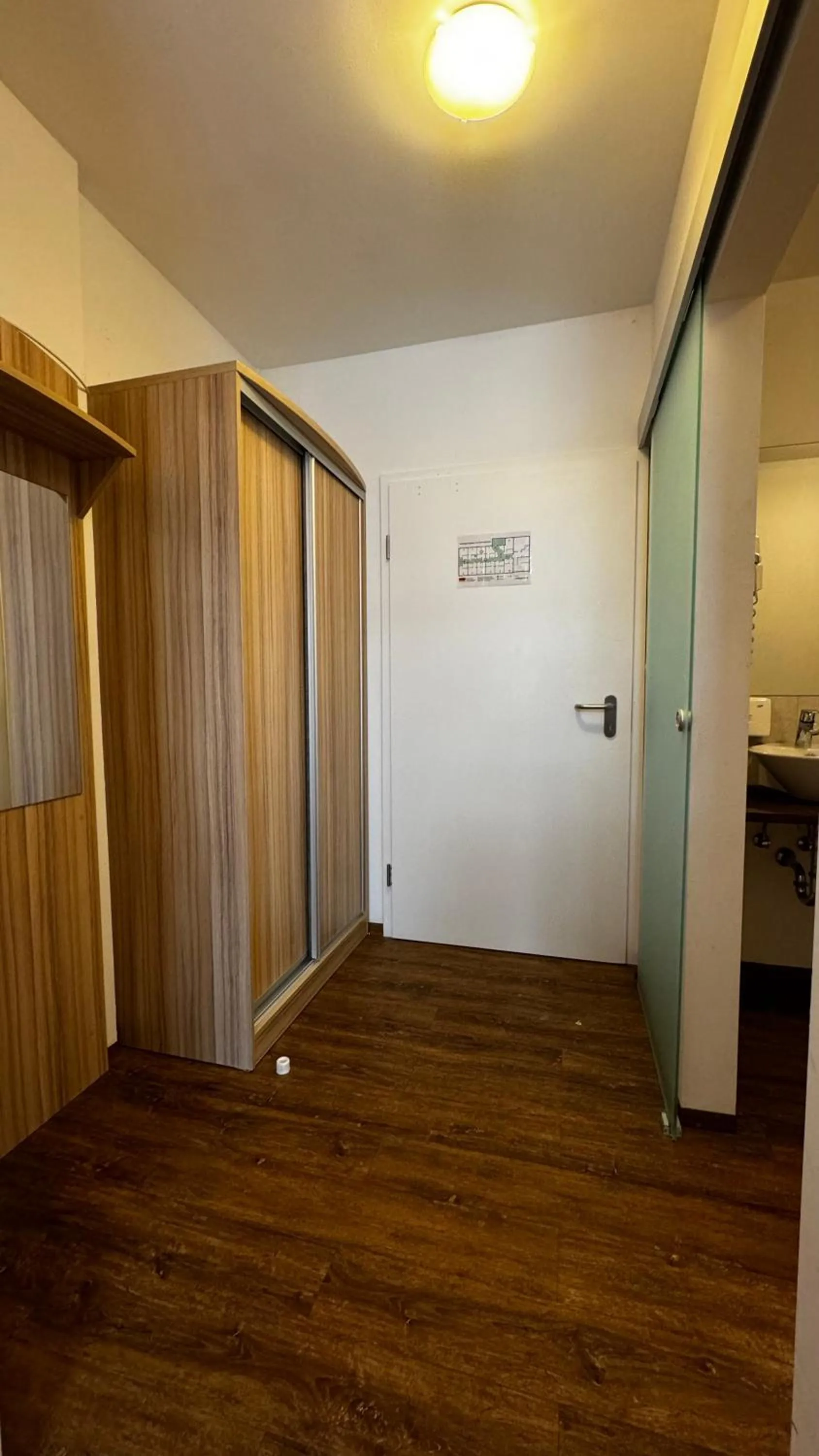 wardrobe in Hotel Gifhorn INN