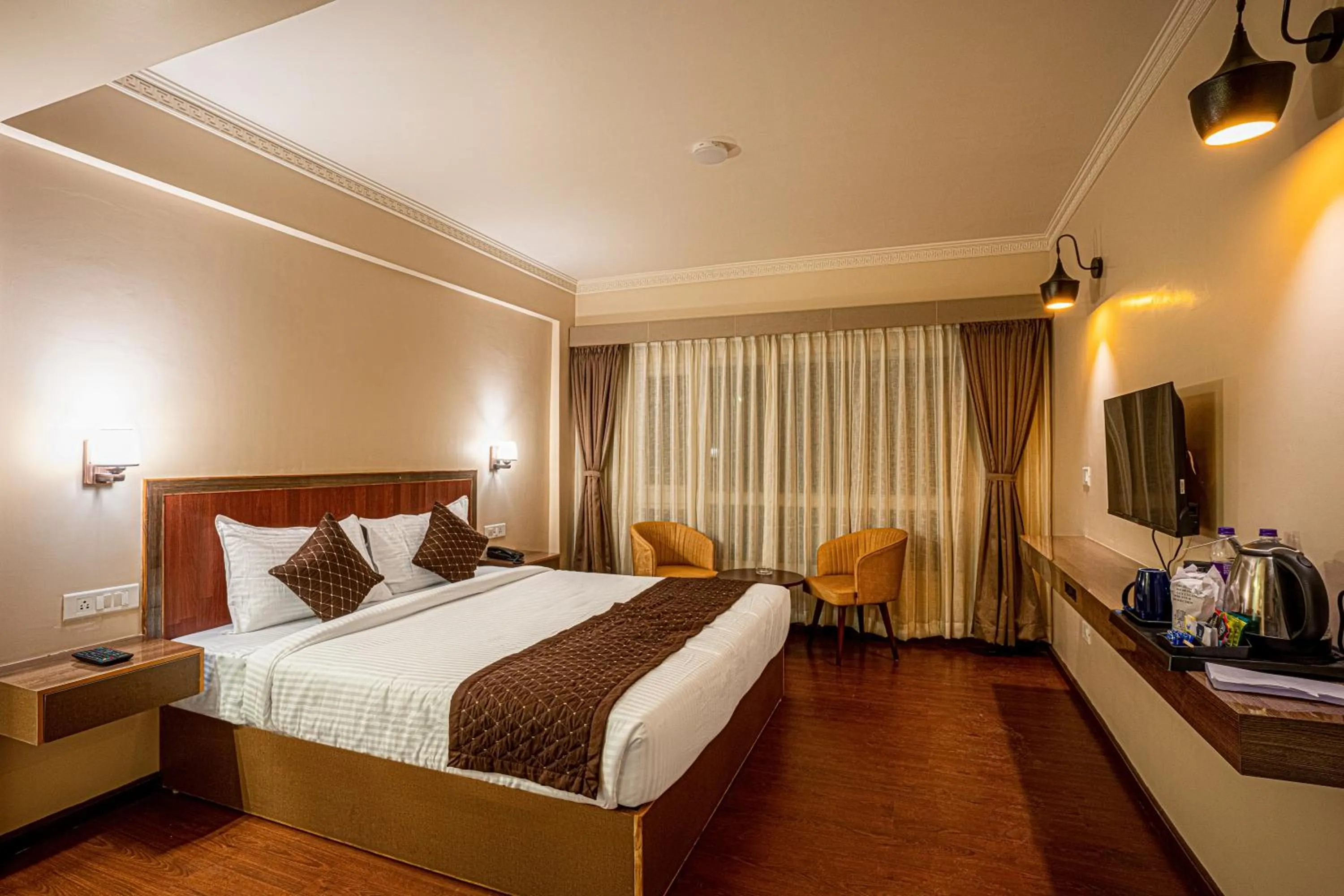 Photo of the whole room in Q SAINA Mapham