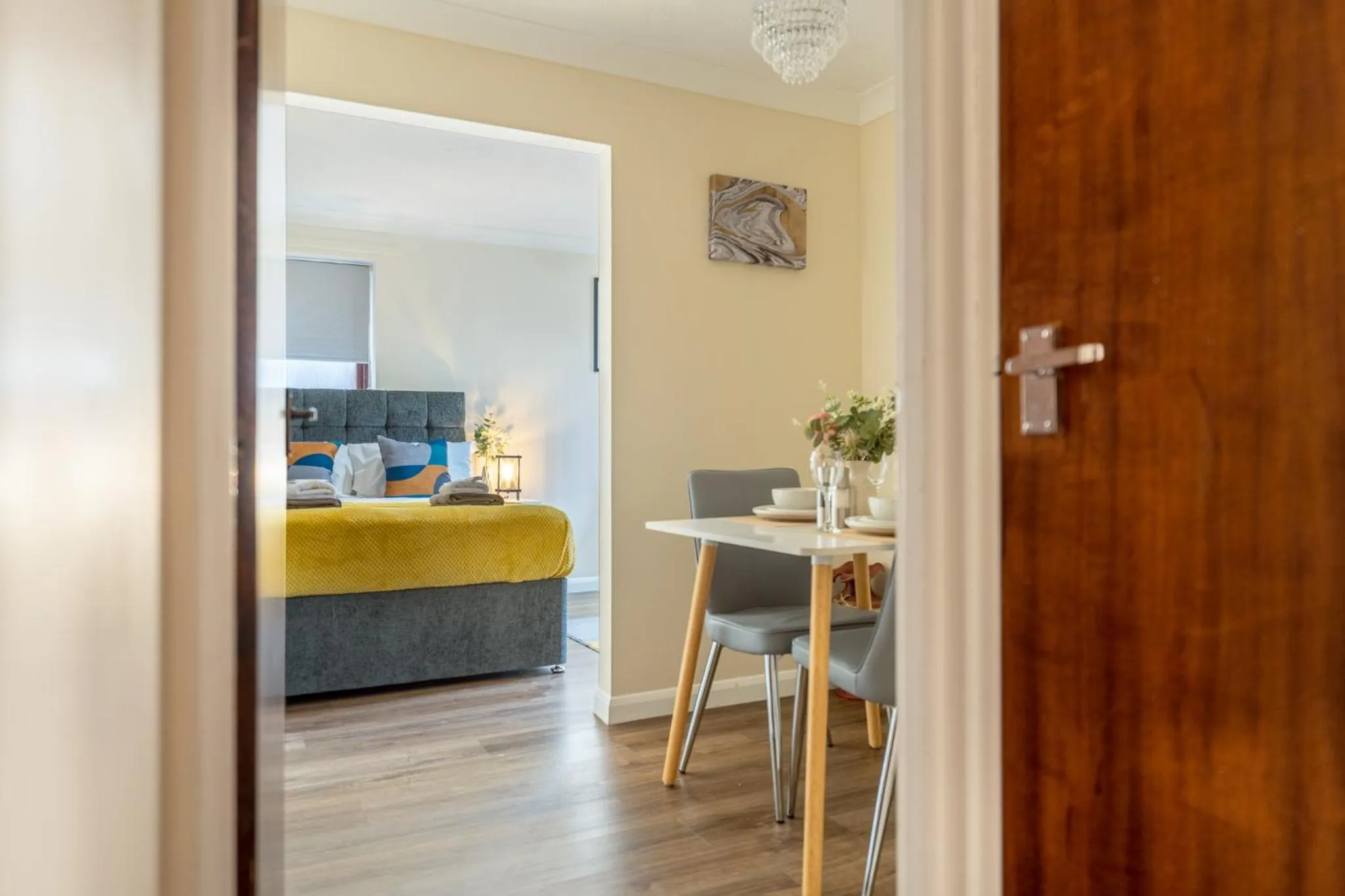 Bedroom, Bed in Grange Studio Apartment - Heathrow