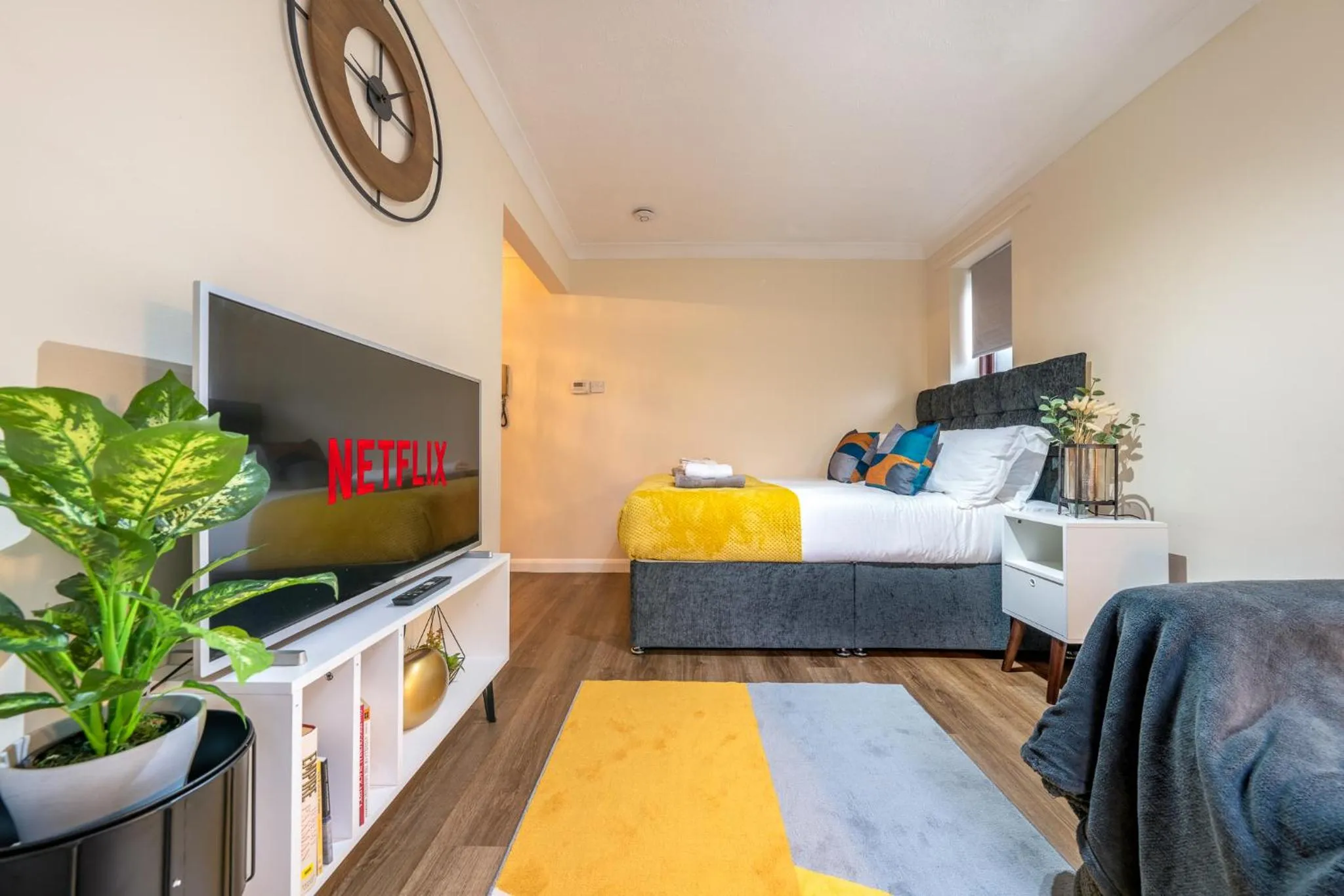 Living room in Grange Studio Apartment - Heathrow