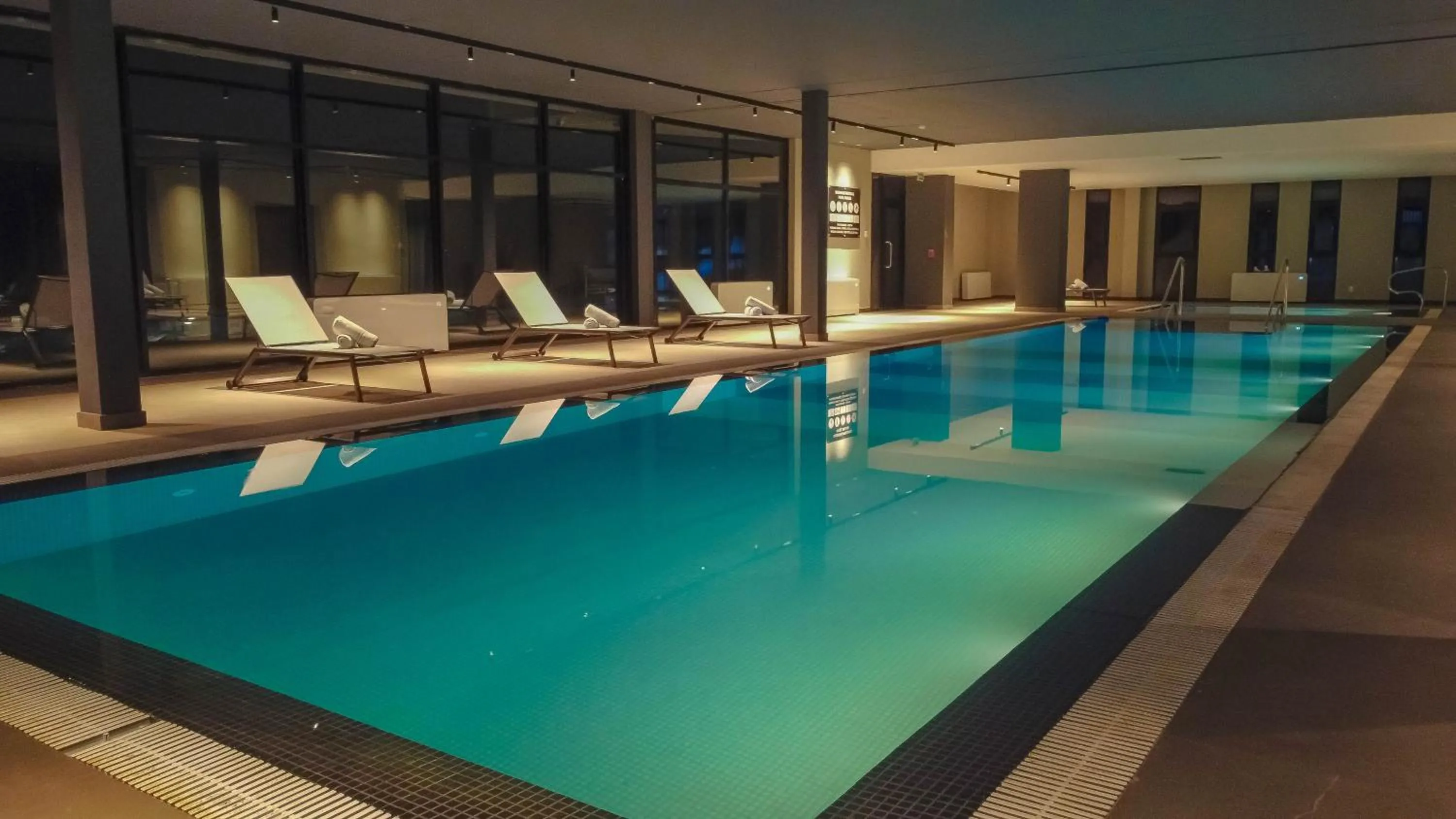 Swimming pool in Midland Hotel & Resort All Inclusive