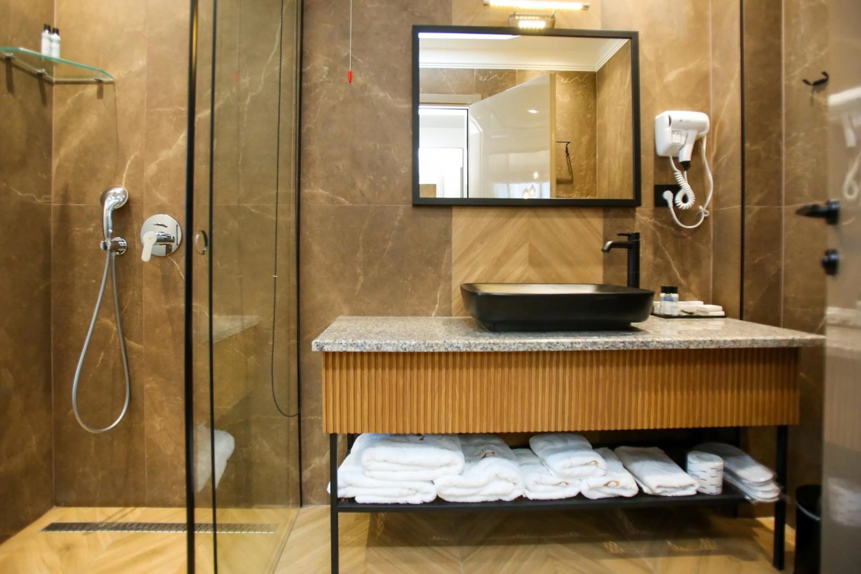 Shower in Belvedere Hotel & SPA