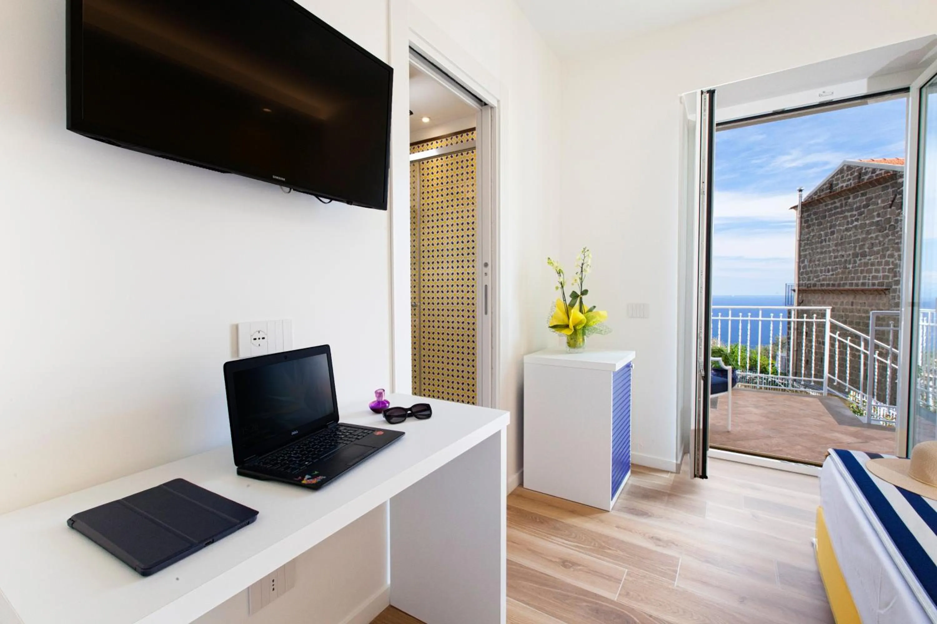 TV and multimedia in YourHome - Relais Loggia Li Galli