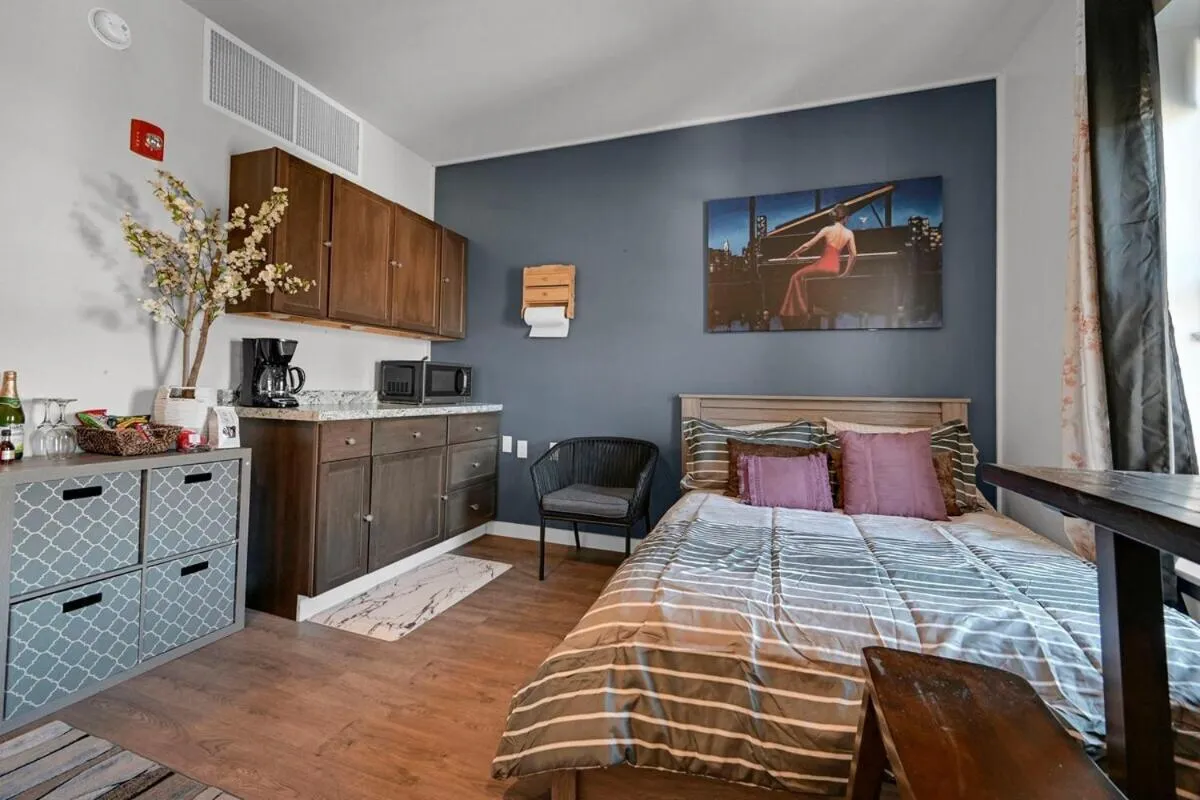 Bedroom, Bed in Beacon Hotel