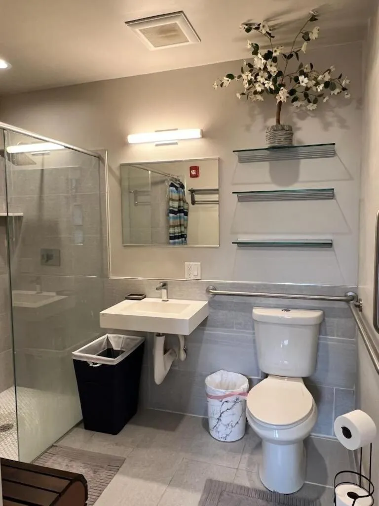 Bathroom in Beacon Hotel