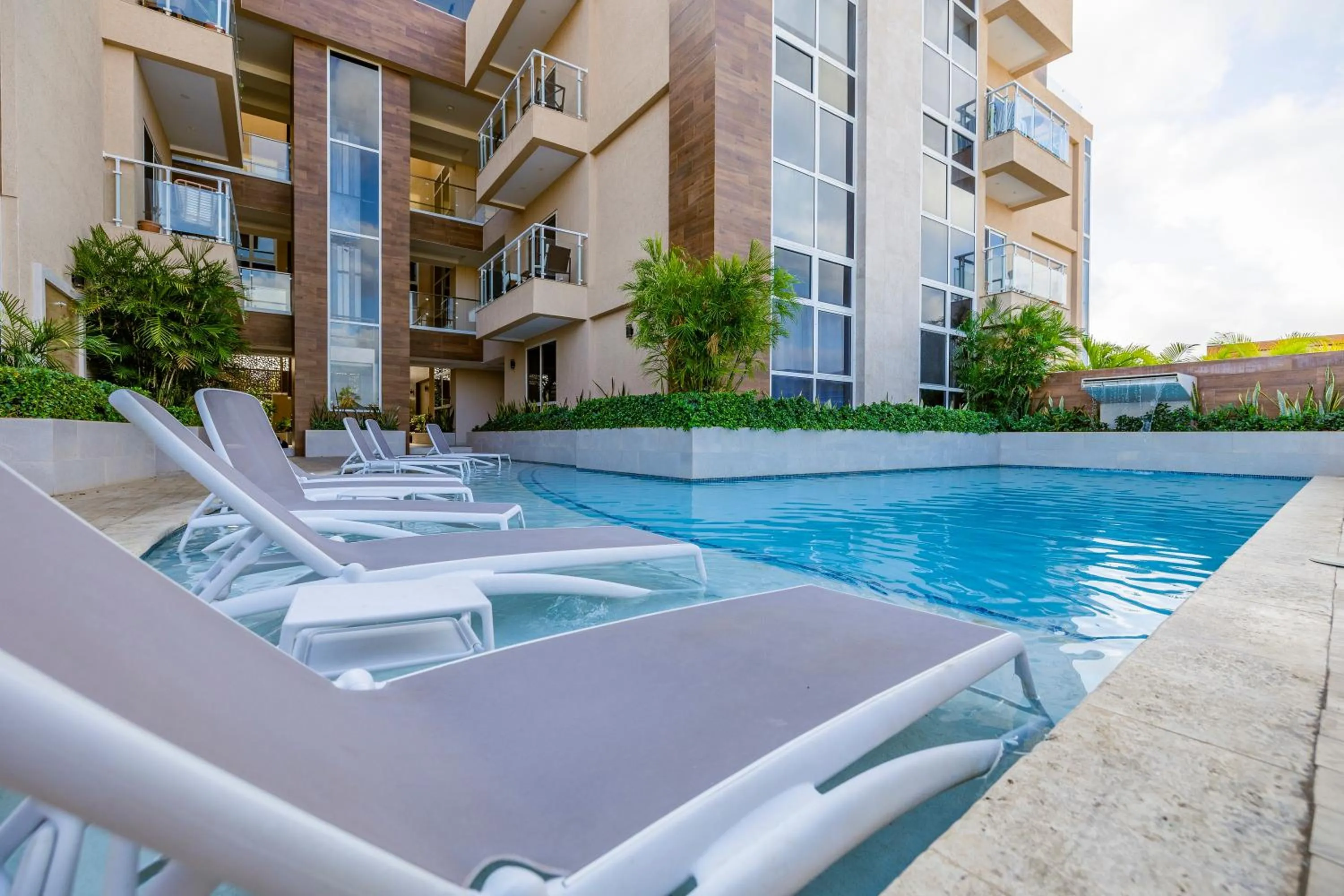 Property building in Bocobay Aracari Condos