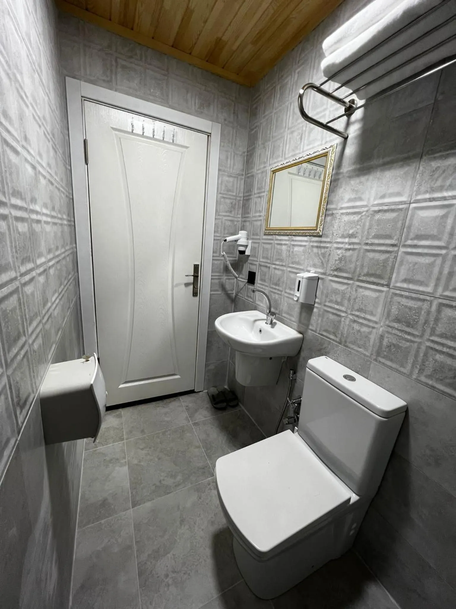 Shower in Bavul Suite Hotel