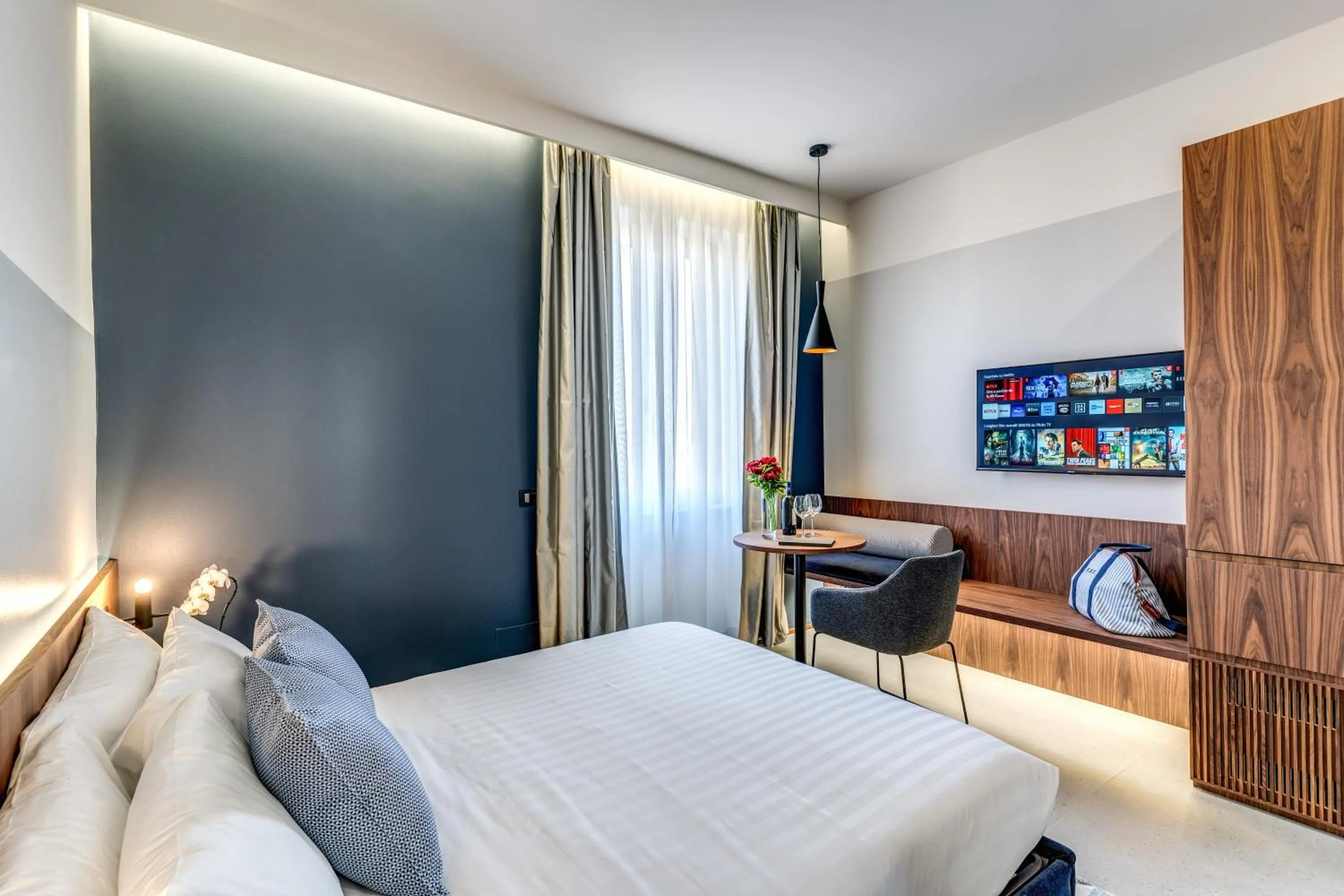 Photo of the whole room, Bed in Sospeso Boutique Hotel