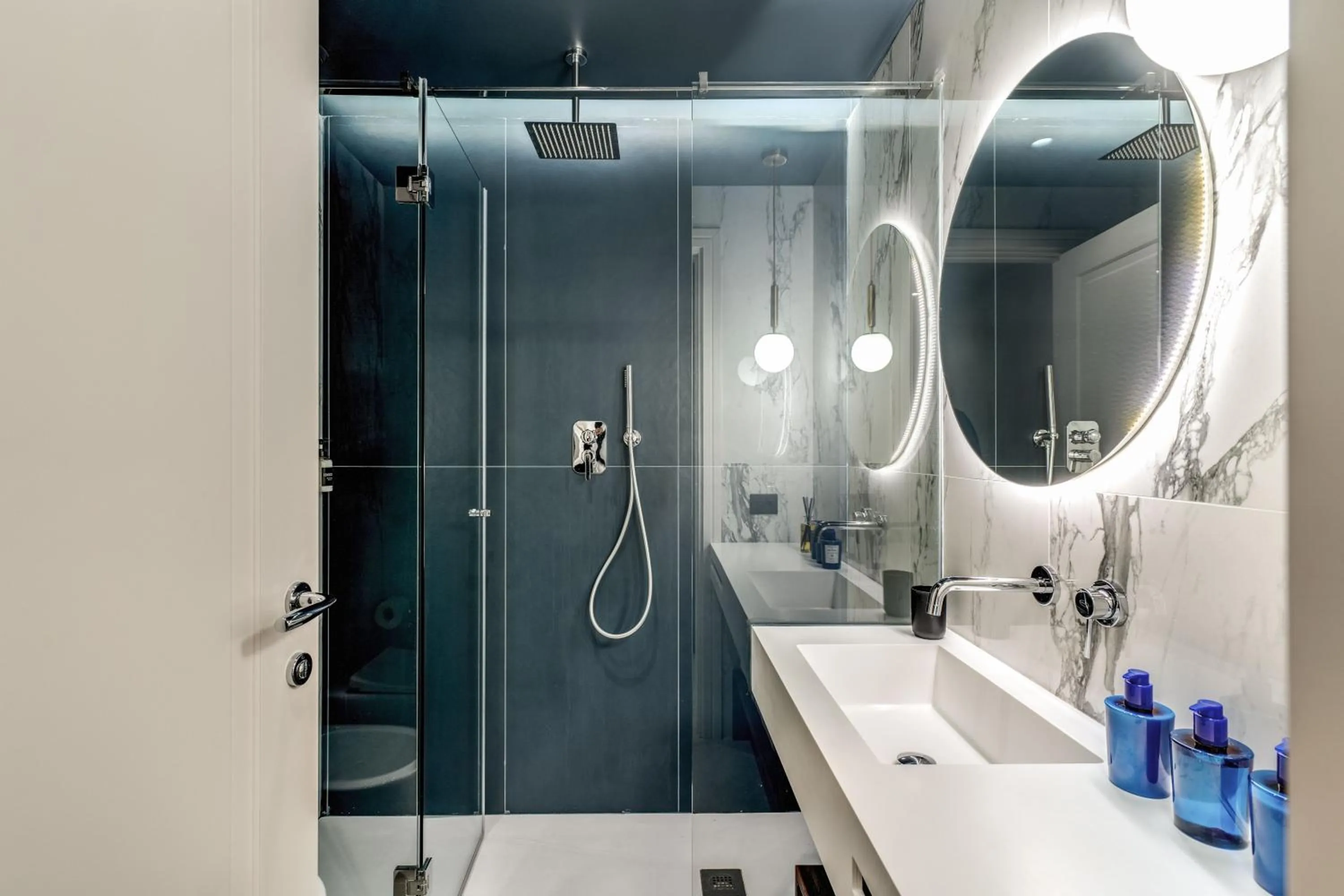 Shower in Sospeso Boutique Hotel