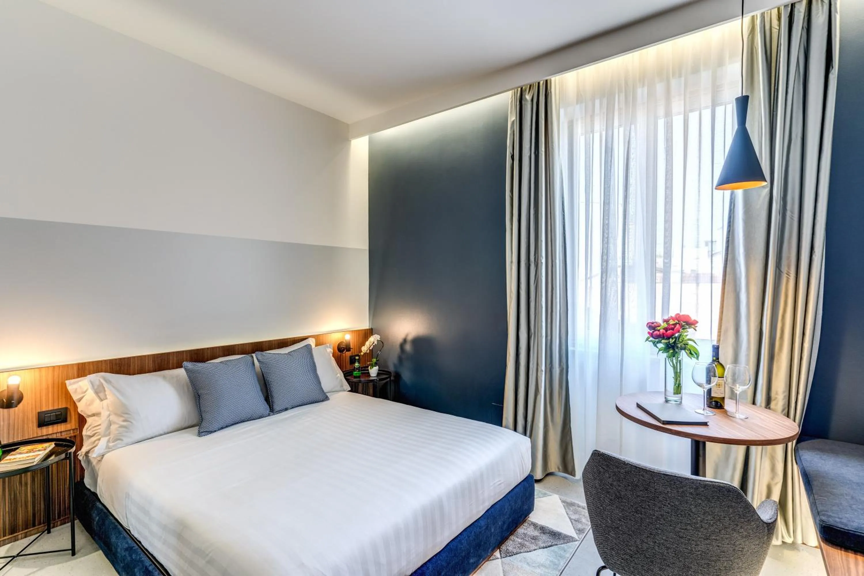 Photo of the whole room, Bed in Sospeso Boutique Hotel