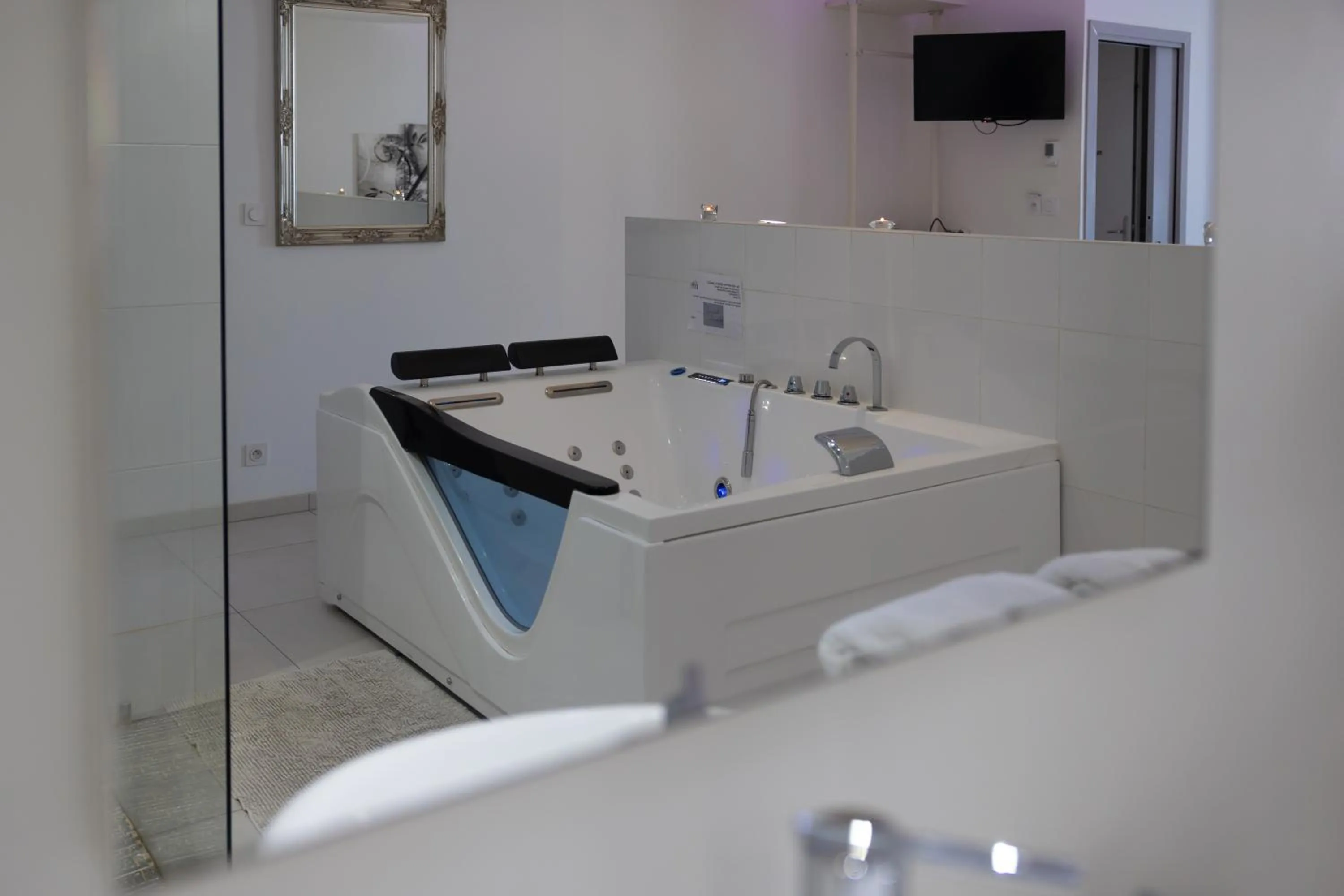 Hot Tub in Love Loft