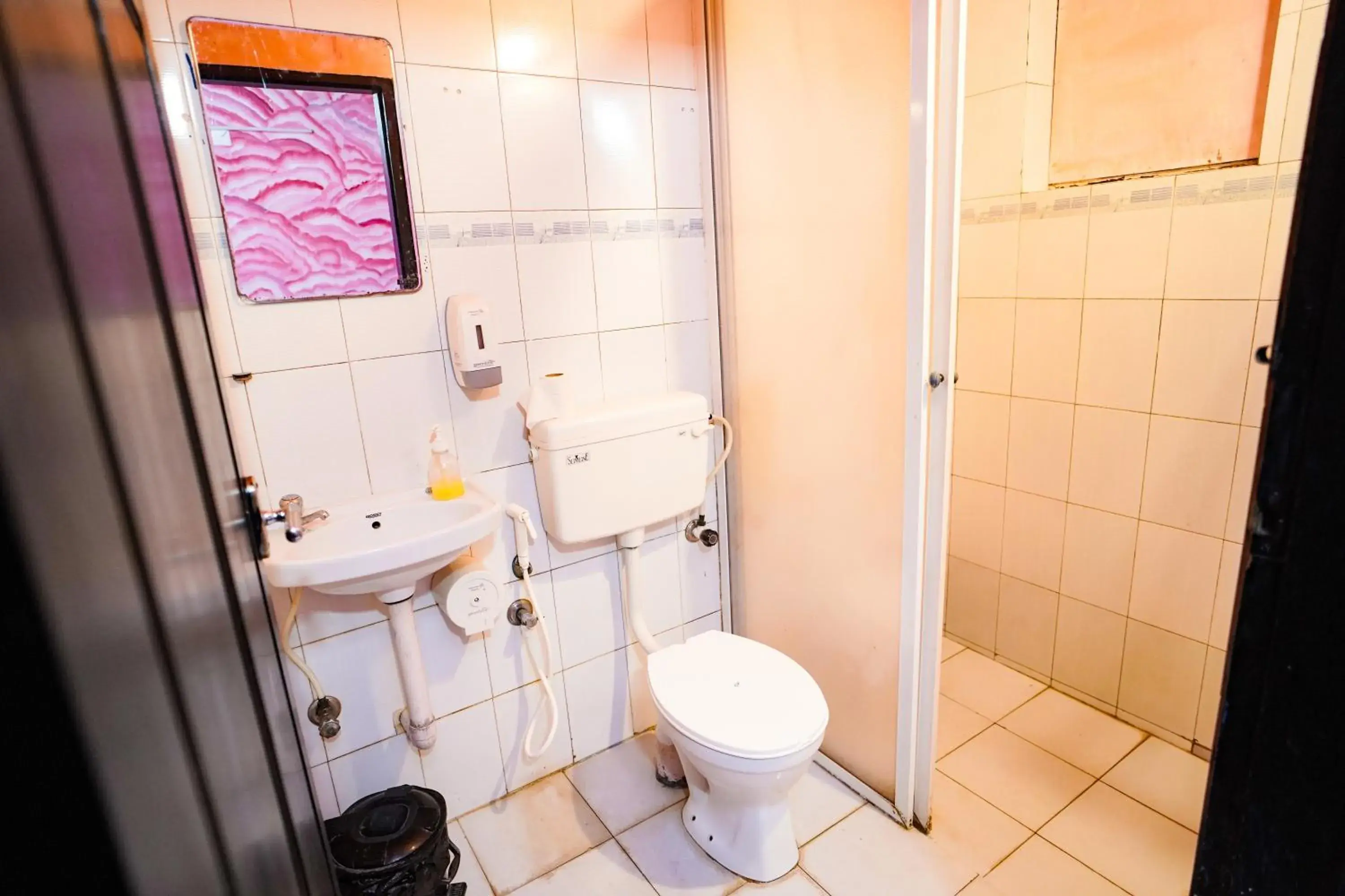 Deluxe Double Room with Shower in Santa Maria Hostel, Fort Kochi Deluxe Double Room with Shower in Santa Maria Hostel, Fort Kochi