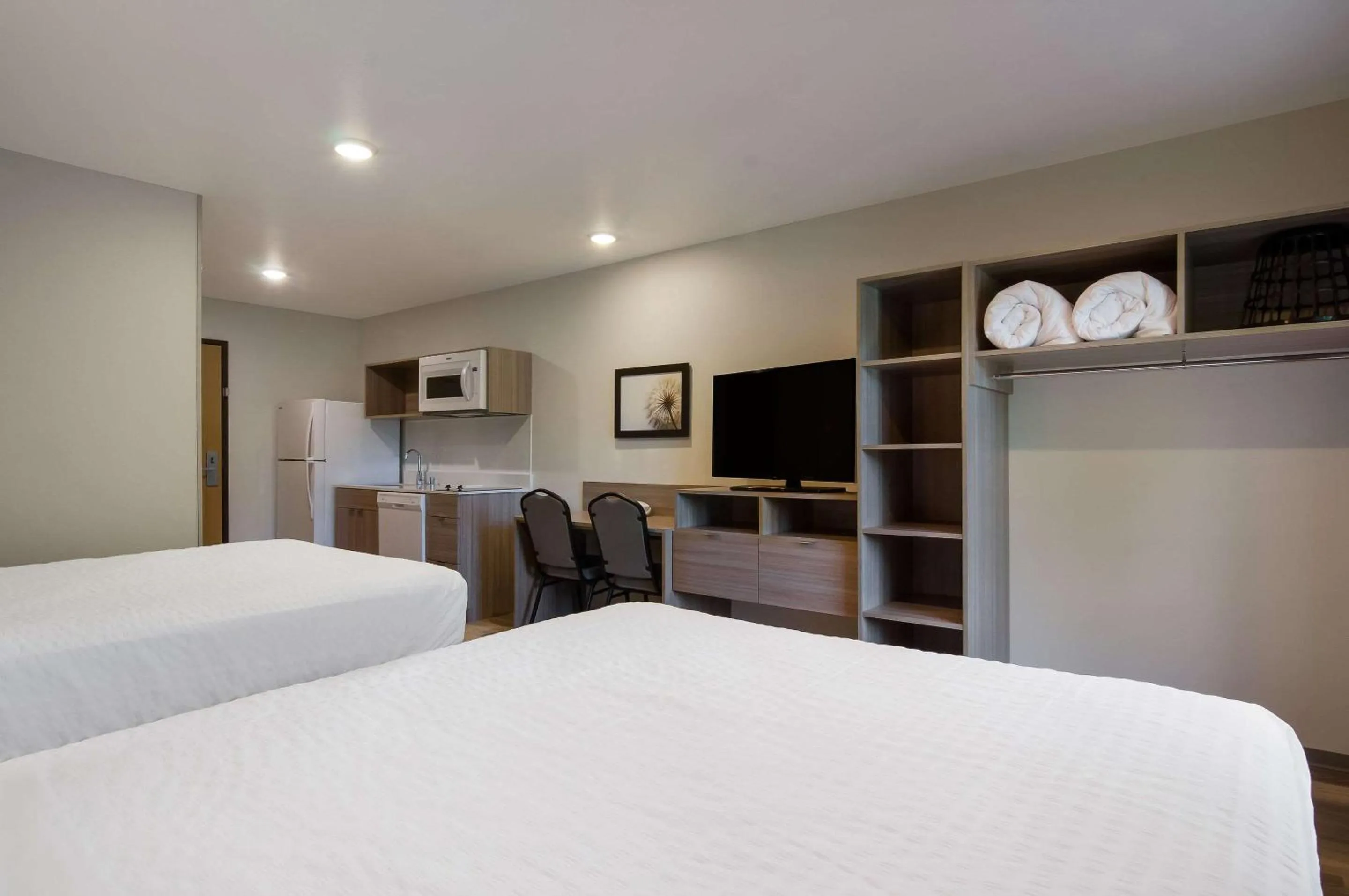 Bedroom, Bed in WoodSpring Suites Olympia - Lacey