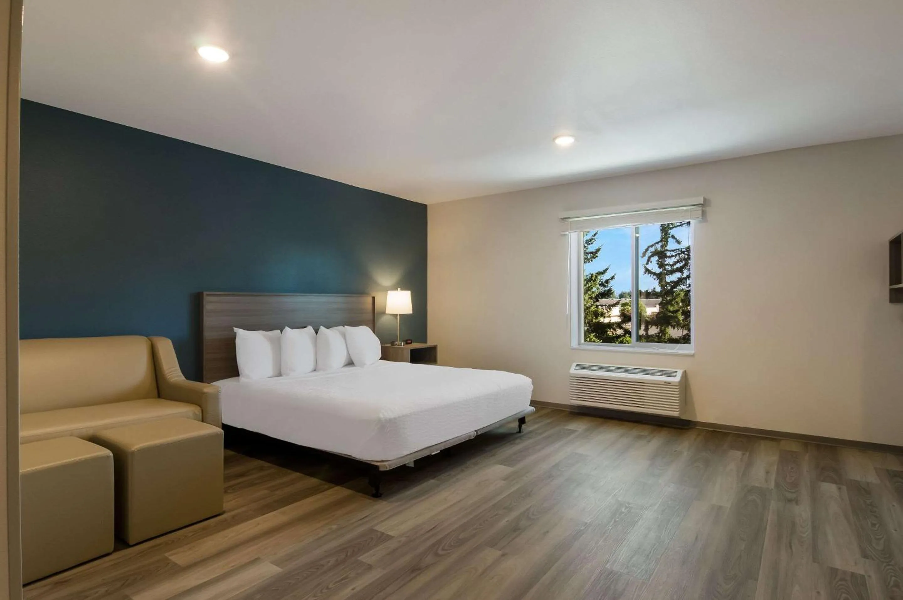 Bedroom, Bed in WoodSpring Suites Olympia - Lacey