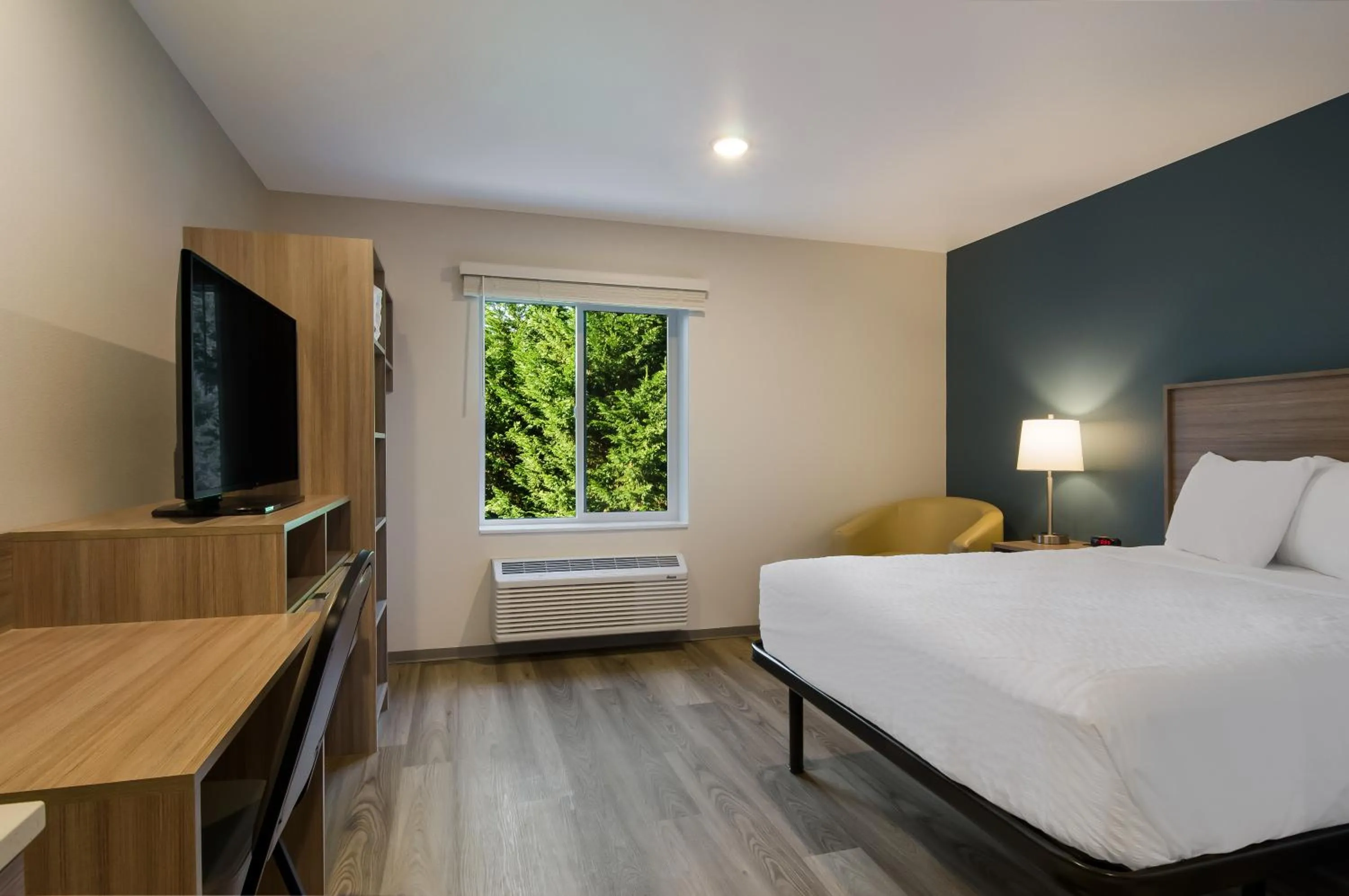 Bedroom, Bed in WoodSpring Suites Olympia - Lacey