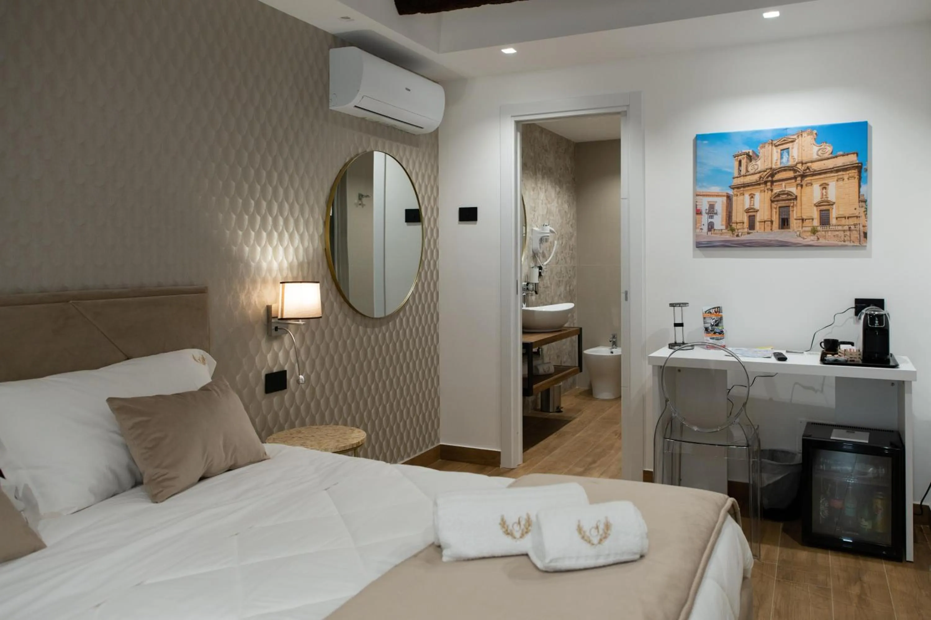 Bedroom, Bed in Sofi' Center Rooms