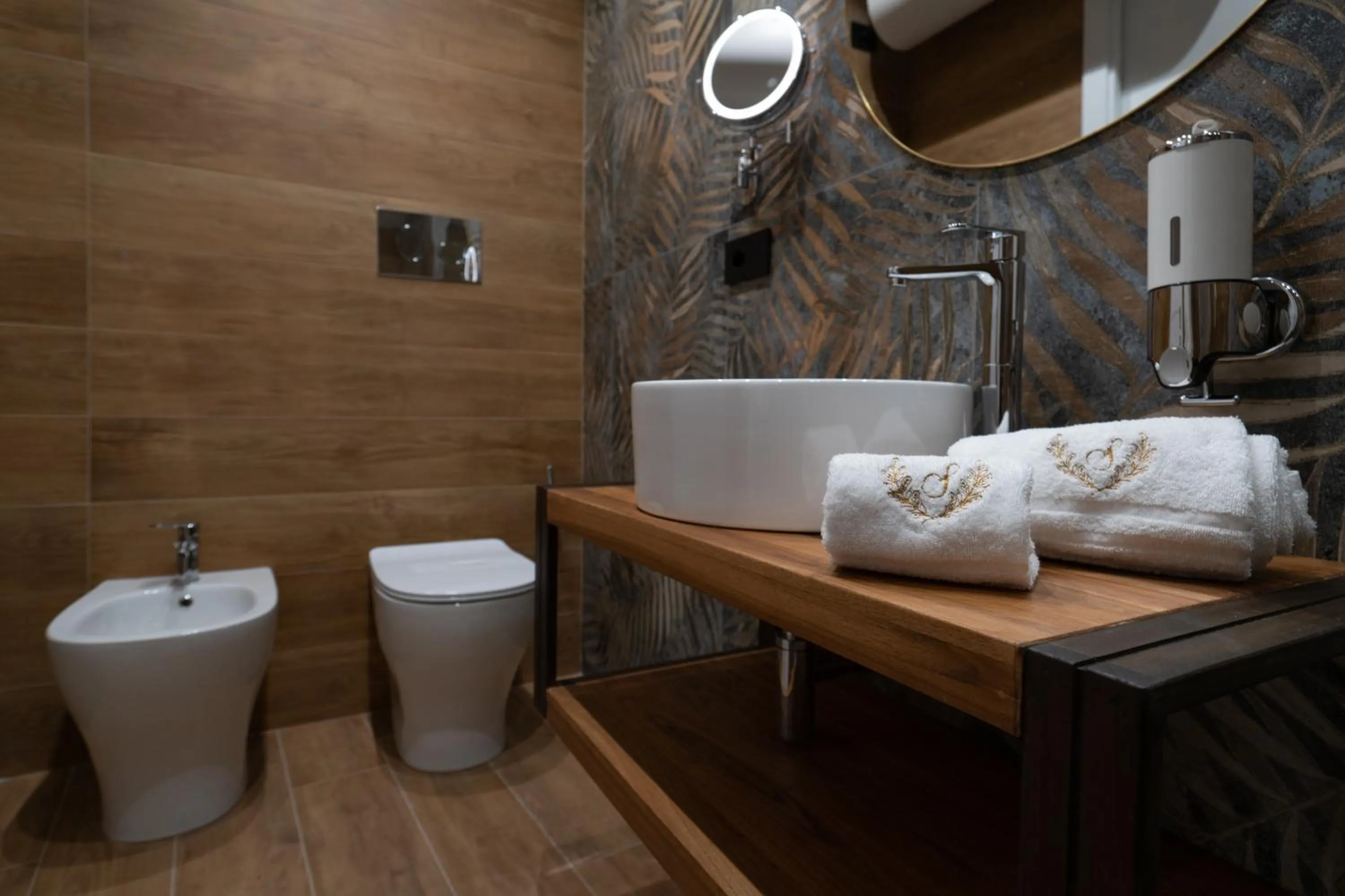 Toilet in Sofi' Center Rooms