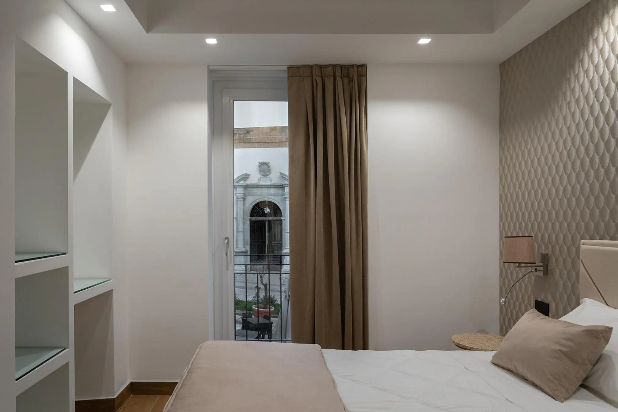 Photo of the whole room, Bed in Sofi' Center Rooms