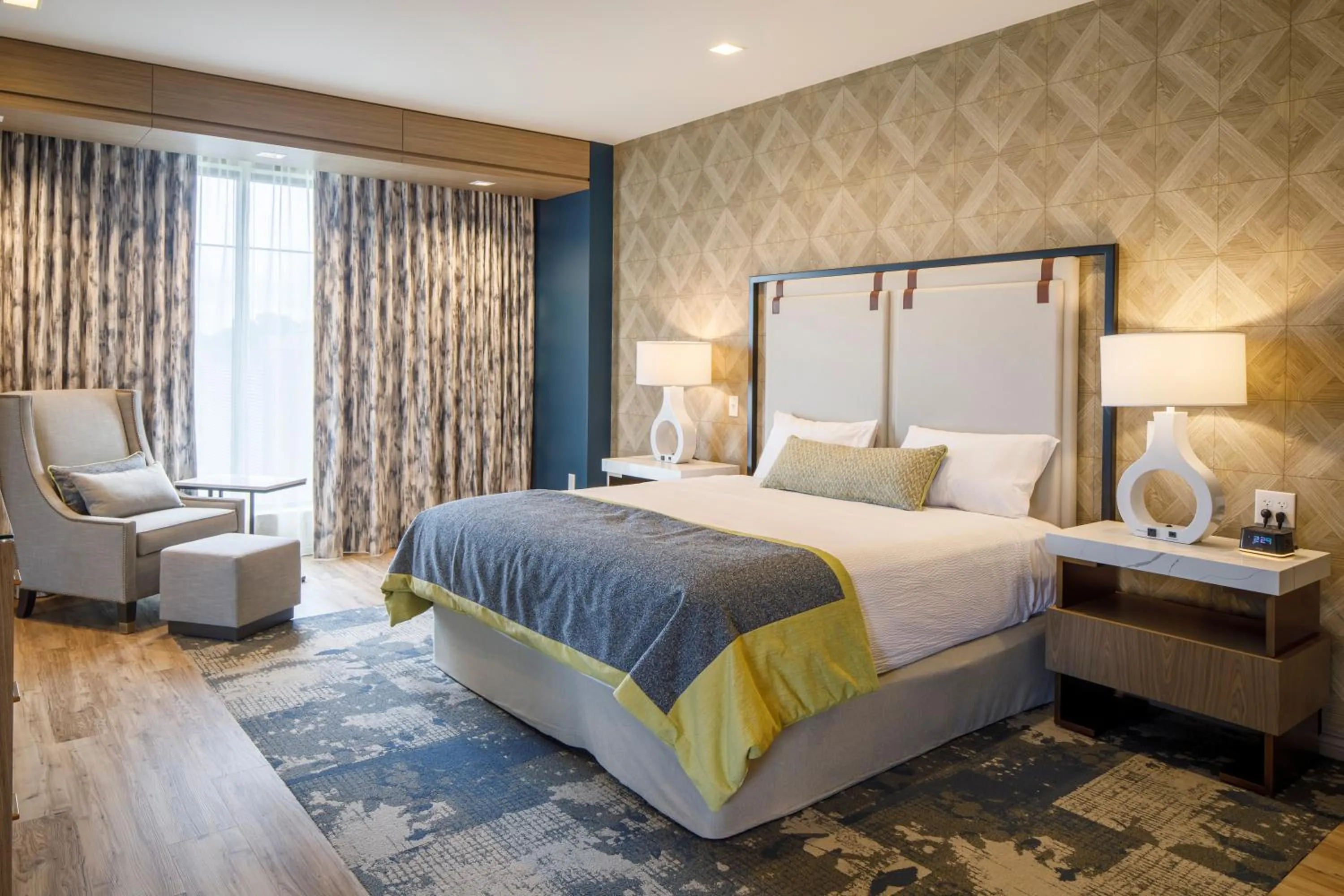 Bedroom, Bed in Derby City Gaming & Hotel - A Churchill Downs Property