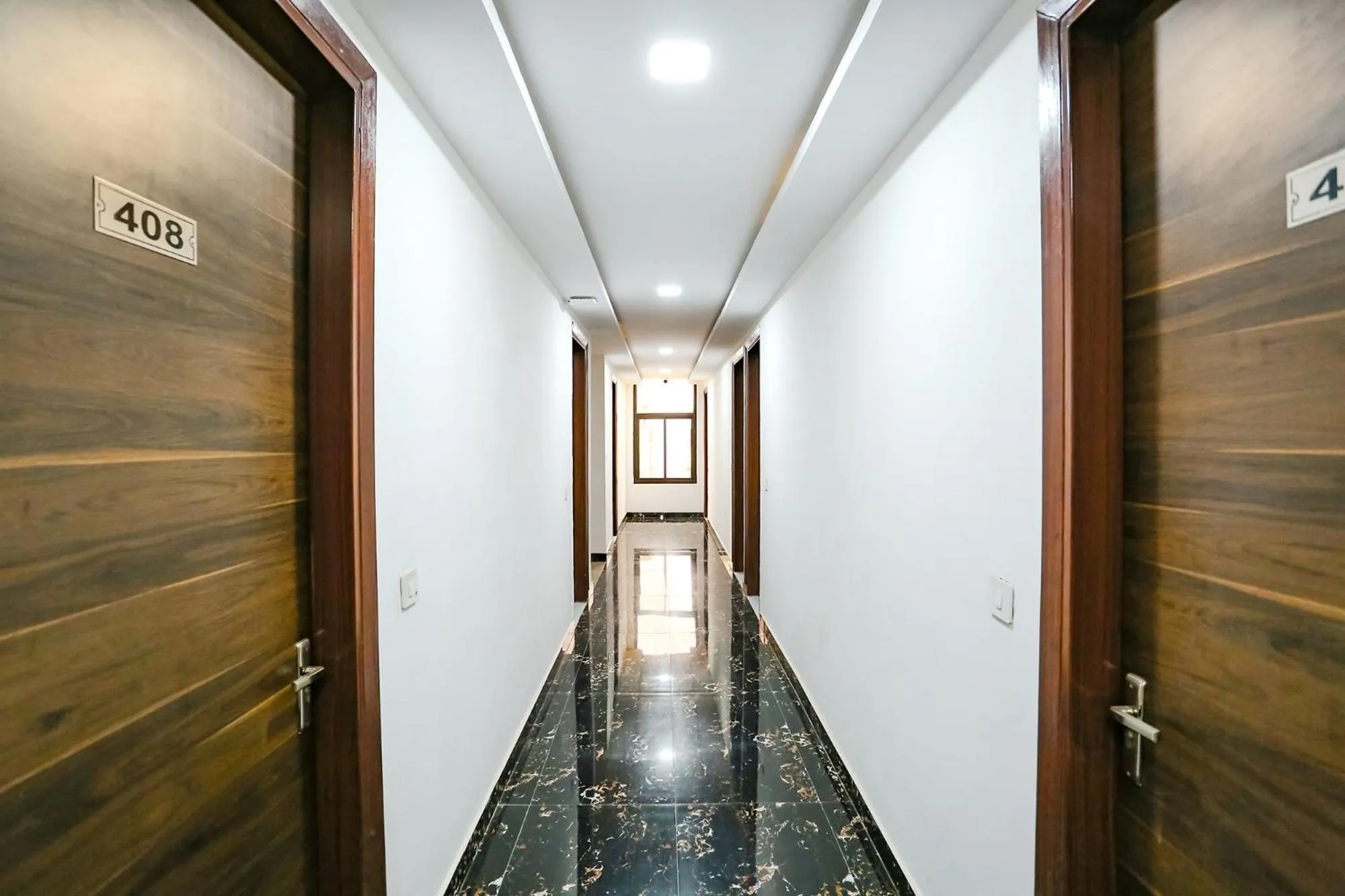 Lobby or reception in FabHotel New Silver Crown