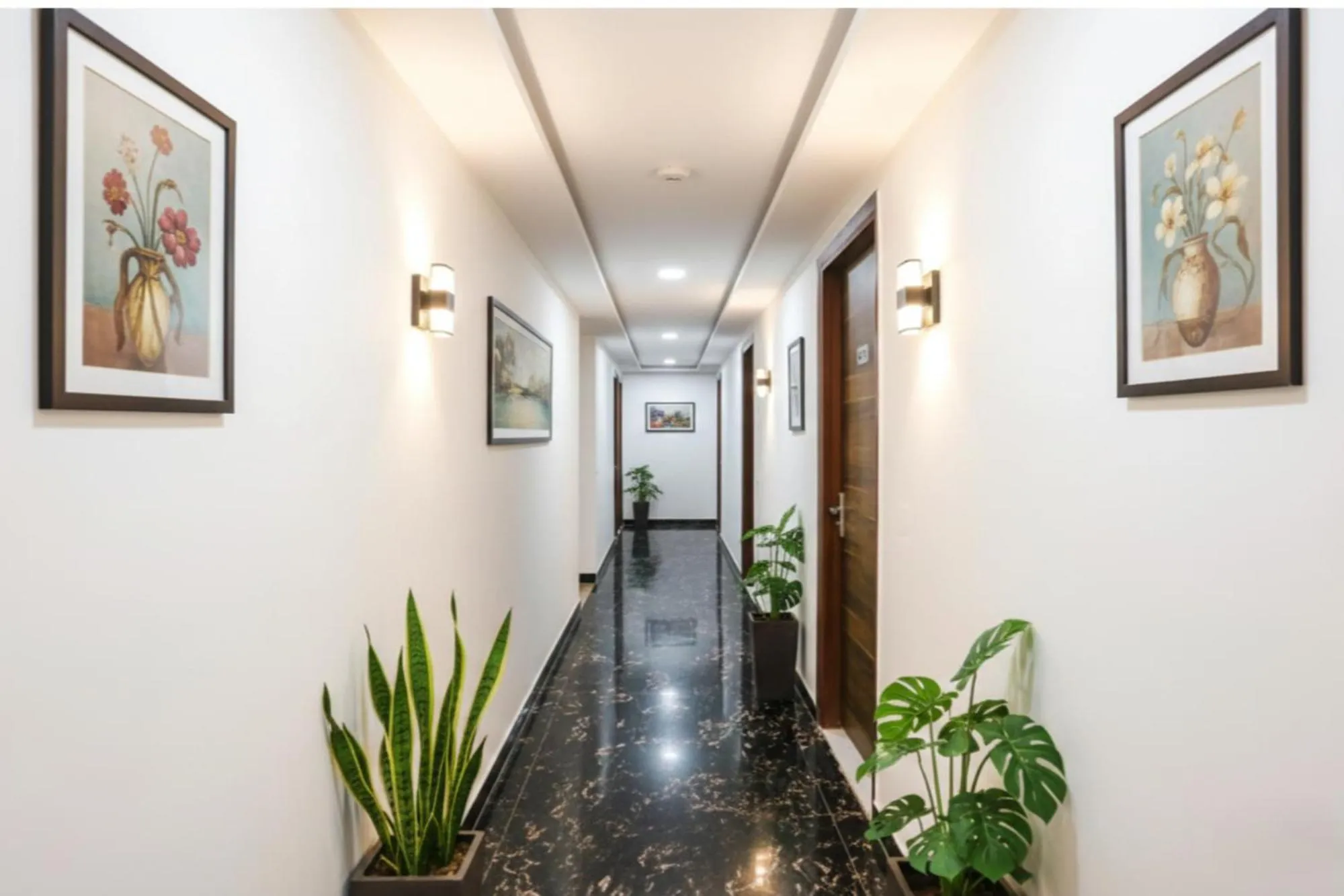 Lobby or reception in FabHotel New Silver Crown