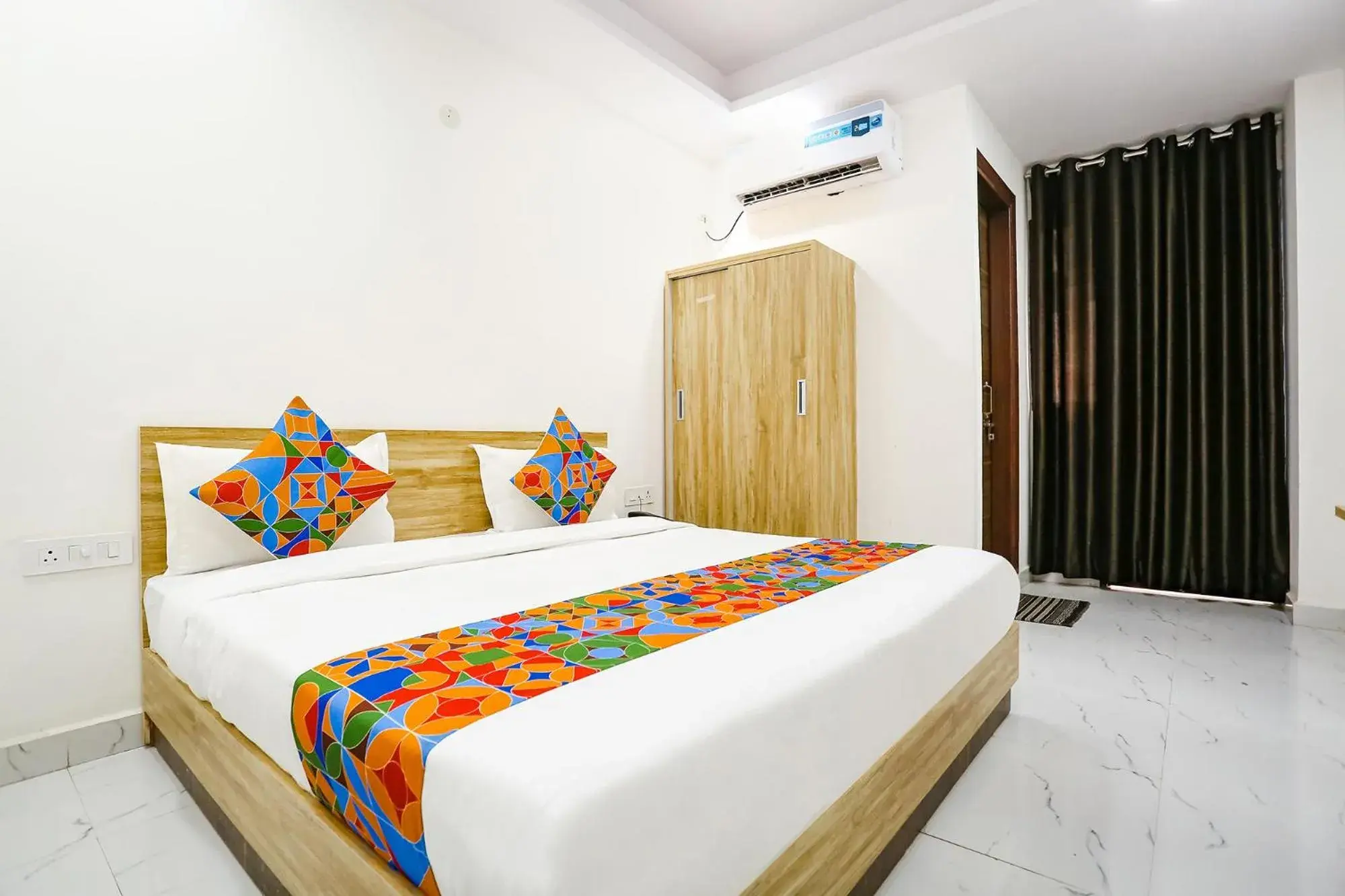 Deluxe Room - single occupancy in FabHotel New Silver Crown Deluxe Room - single occupancy in FabHotel New Silver Crown