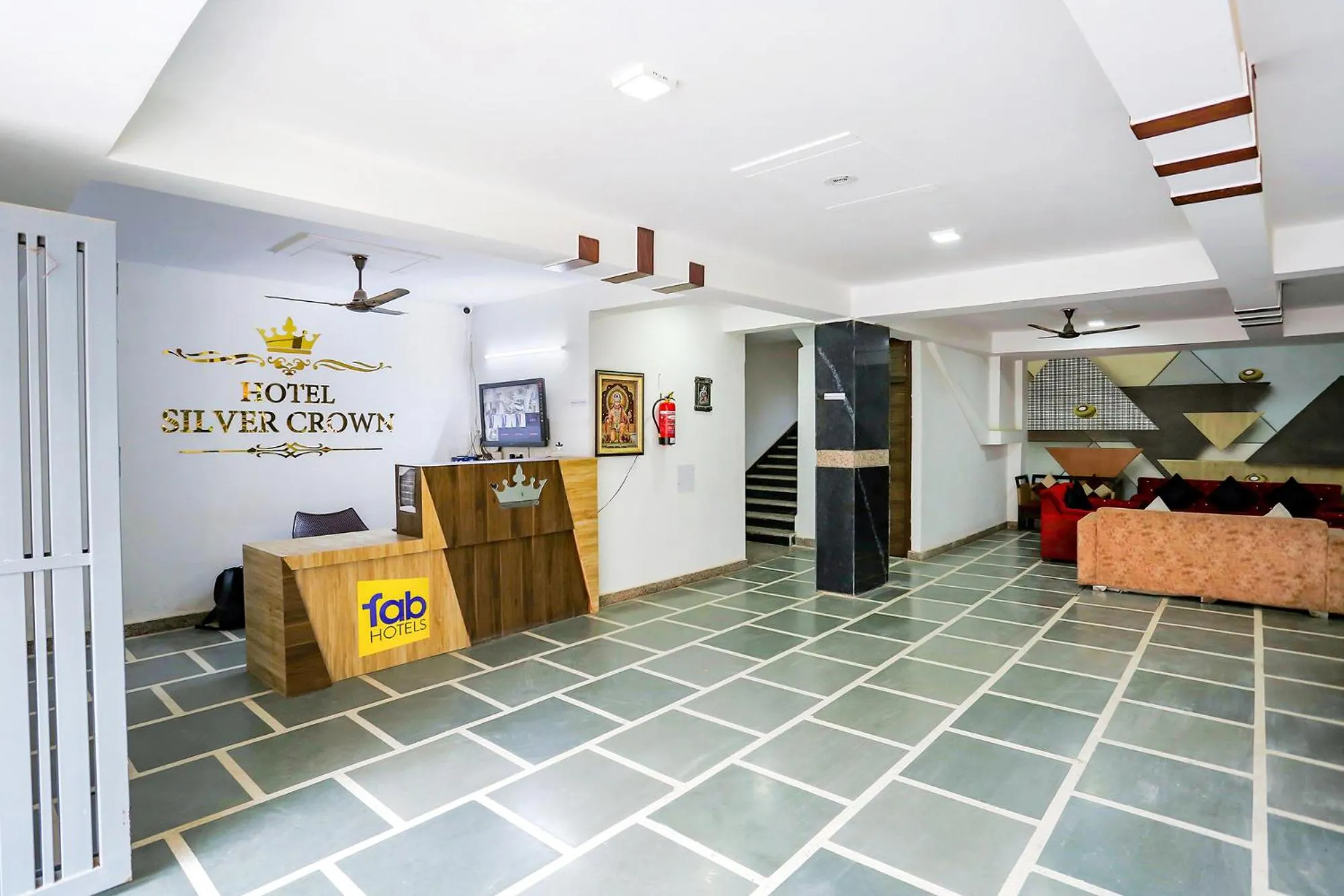 Lobby or reception in FabHotel New Silver Crown
