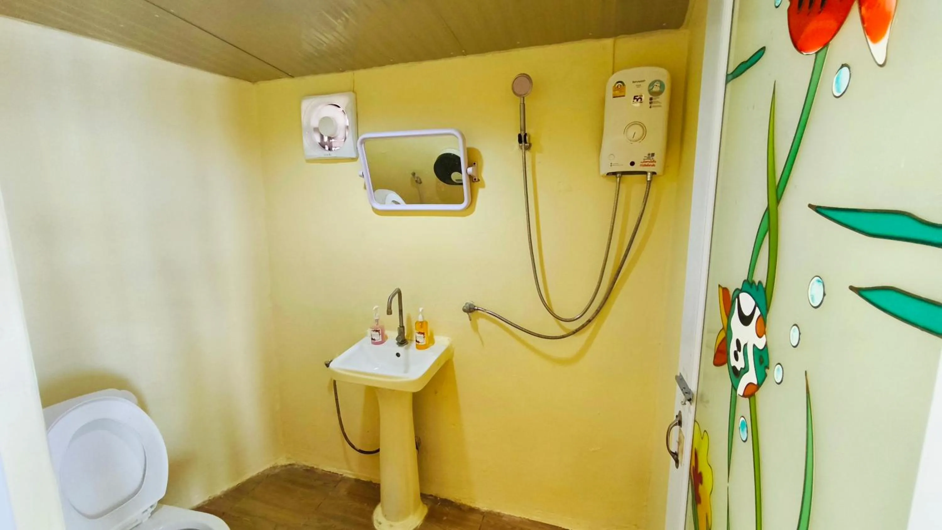 Shower in Pareehut Resort Koh Sichang