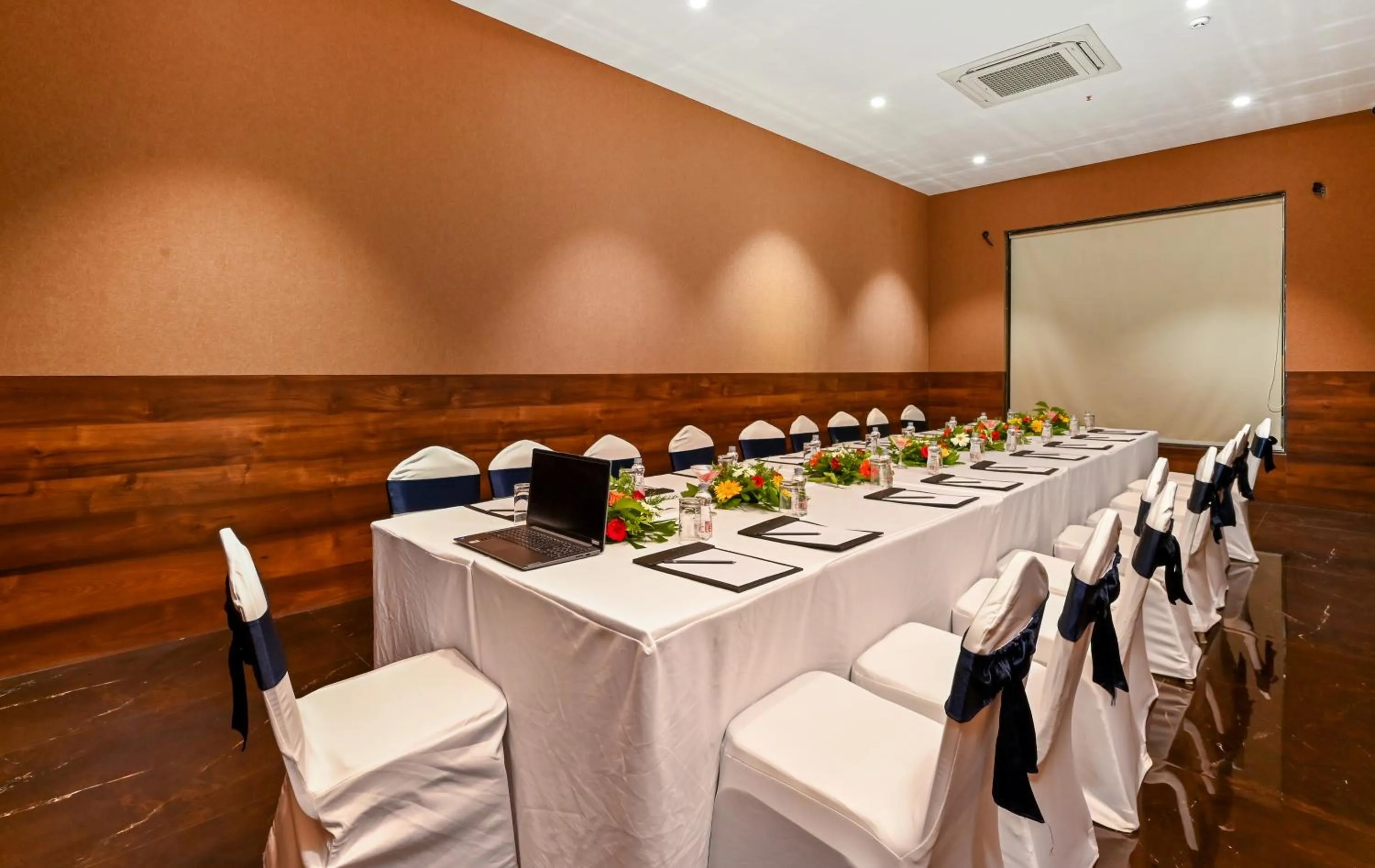 Meeting/conference room in Effotel by Sayaji Sarola