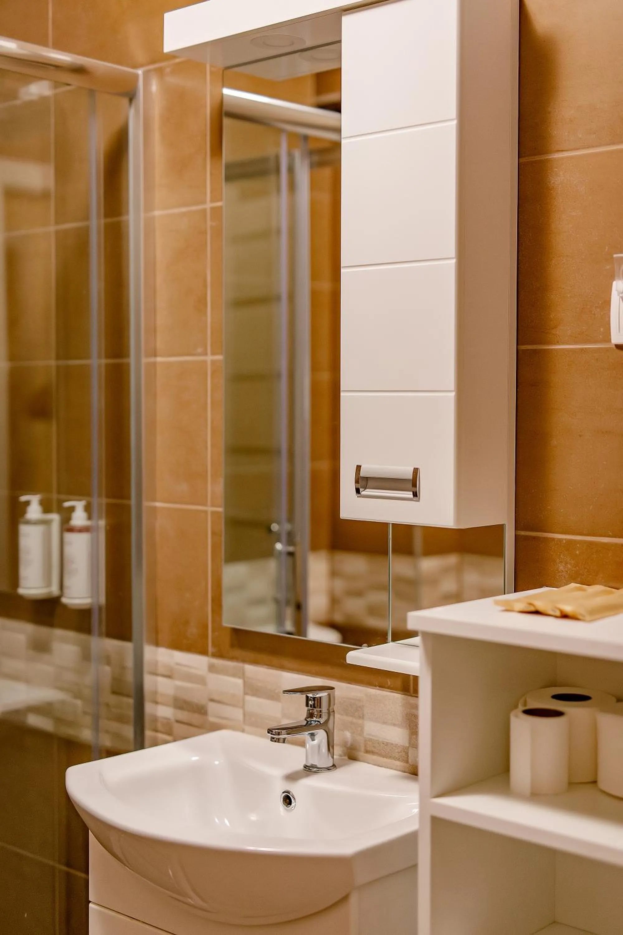 Shower in Hotel AirStar