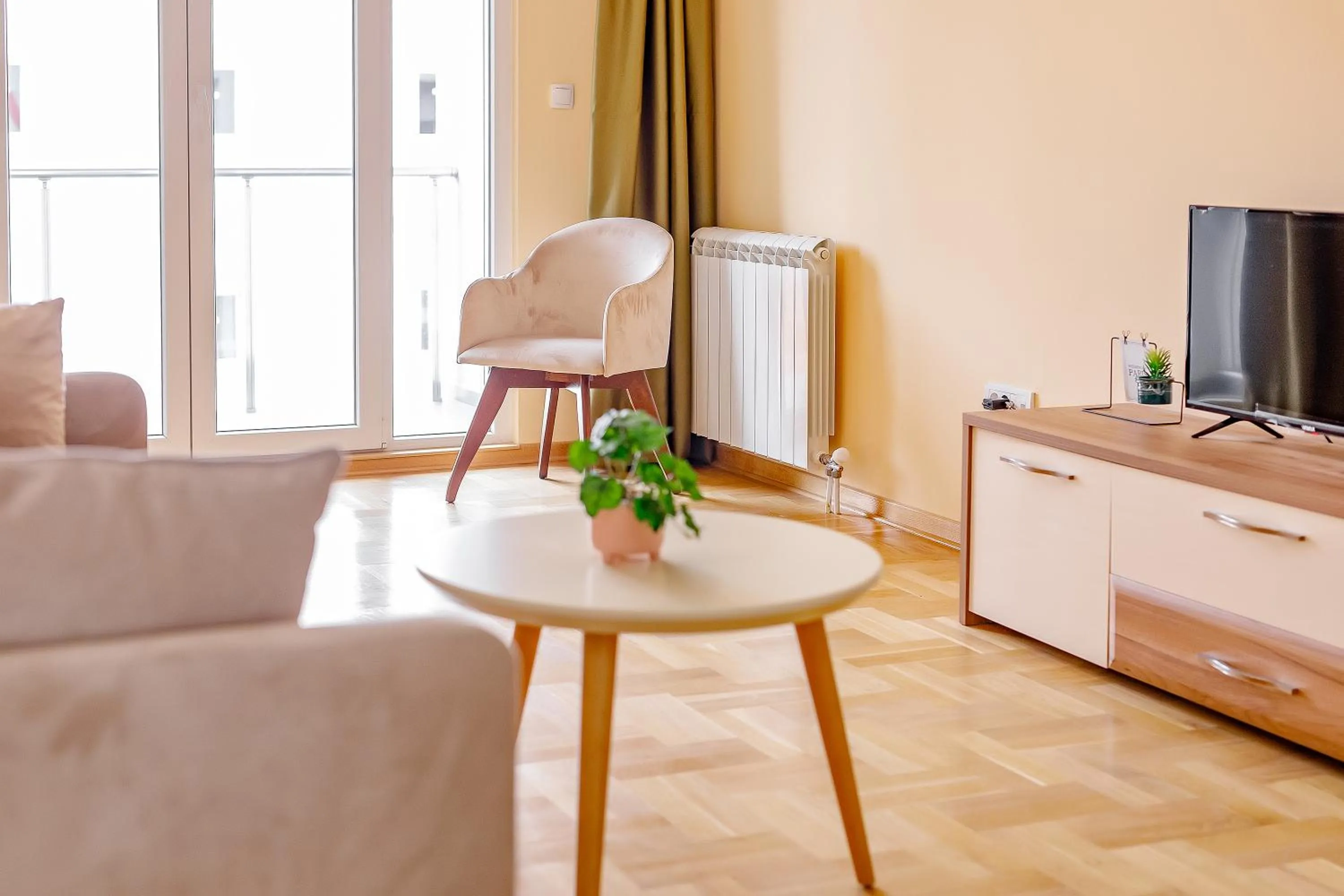 Communal lounge/ TV room in Hotel AirStar