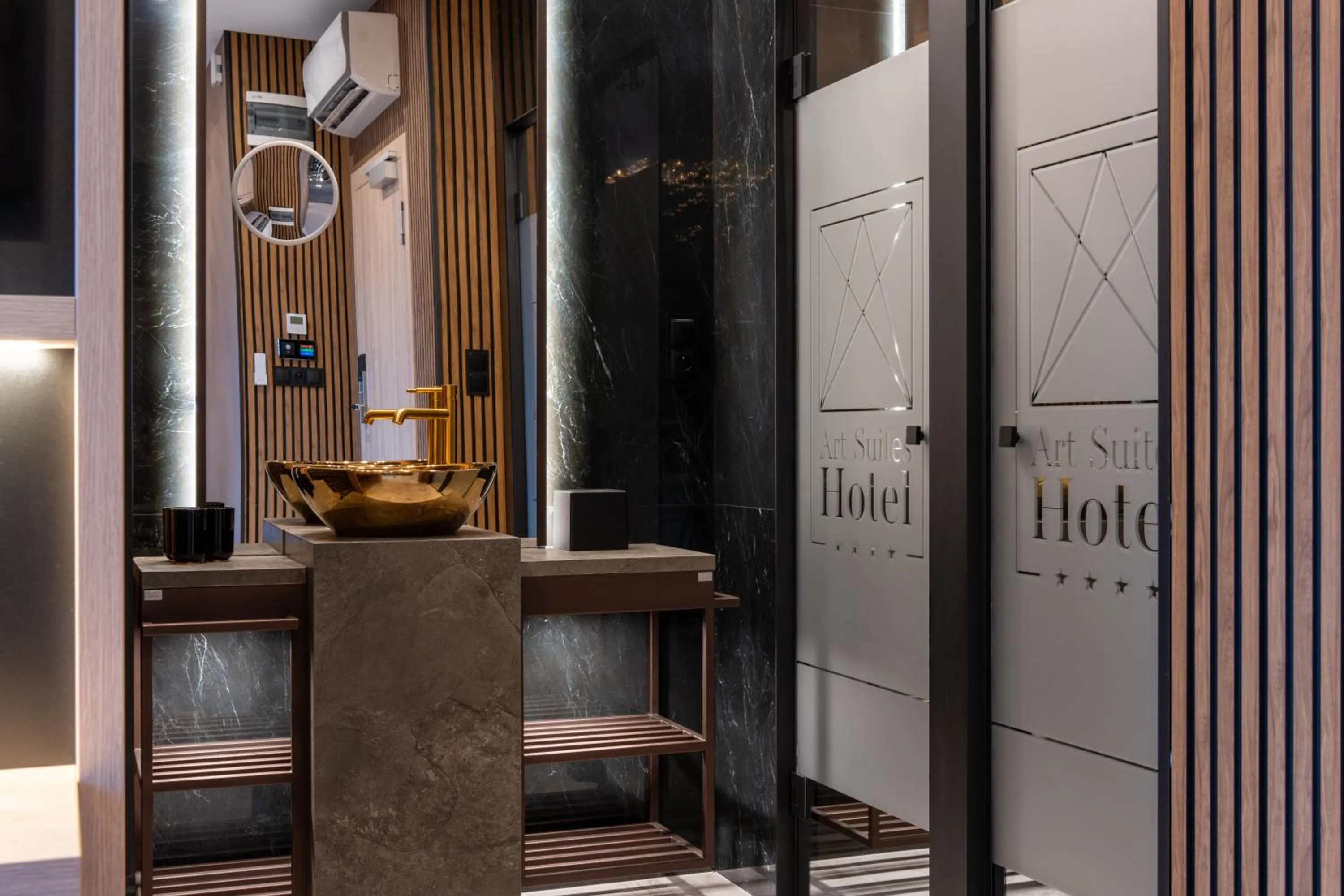 Shower in Art Suites Luxury Hotel