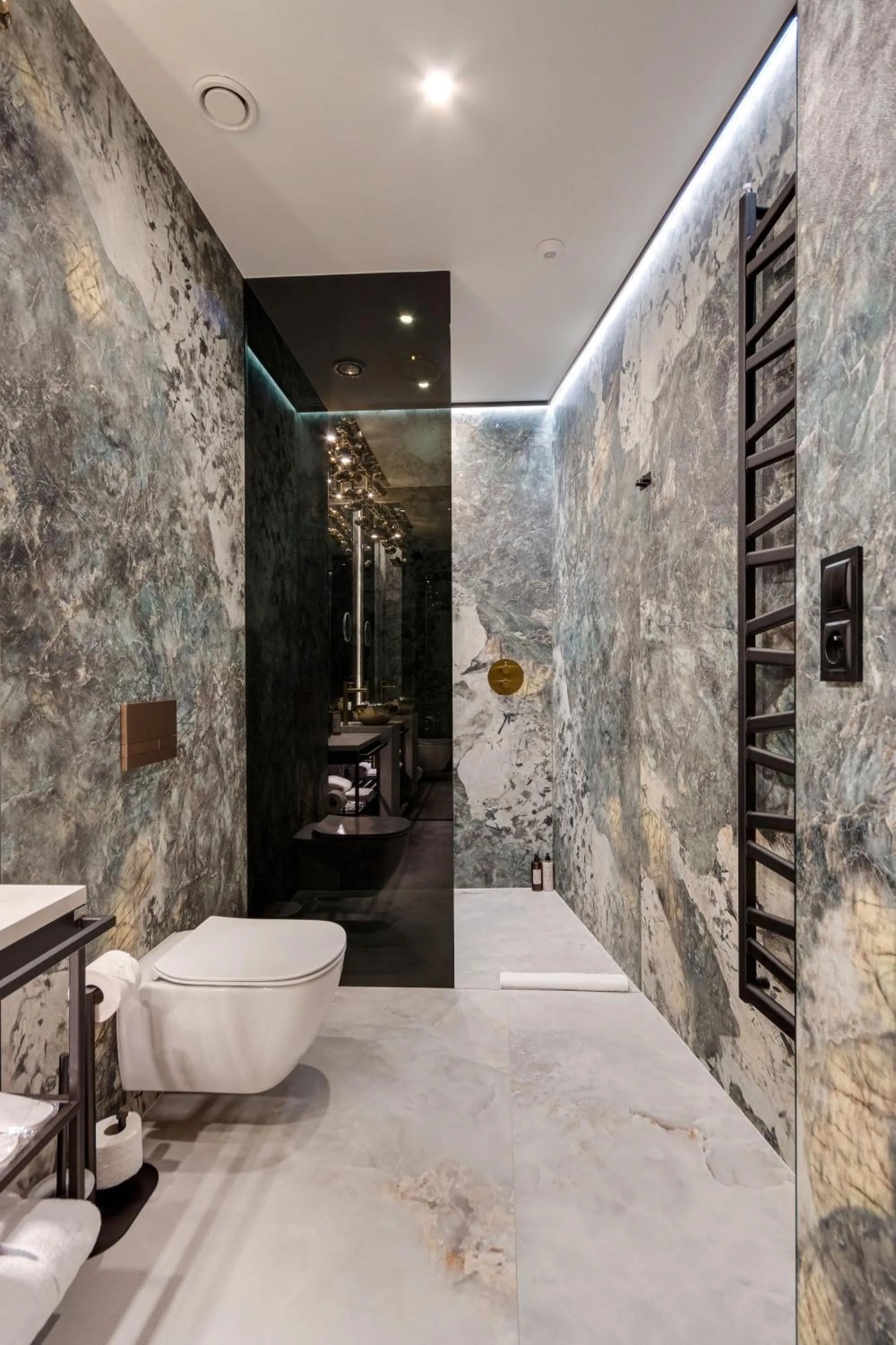 Shower in Art Suites Luxury Hotel