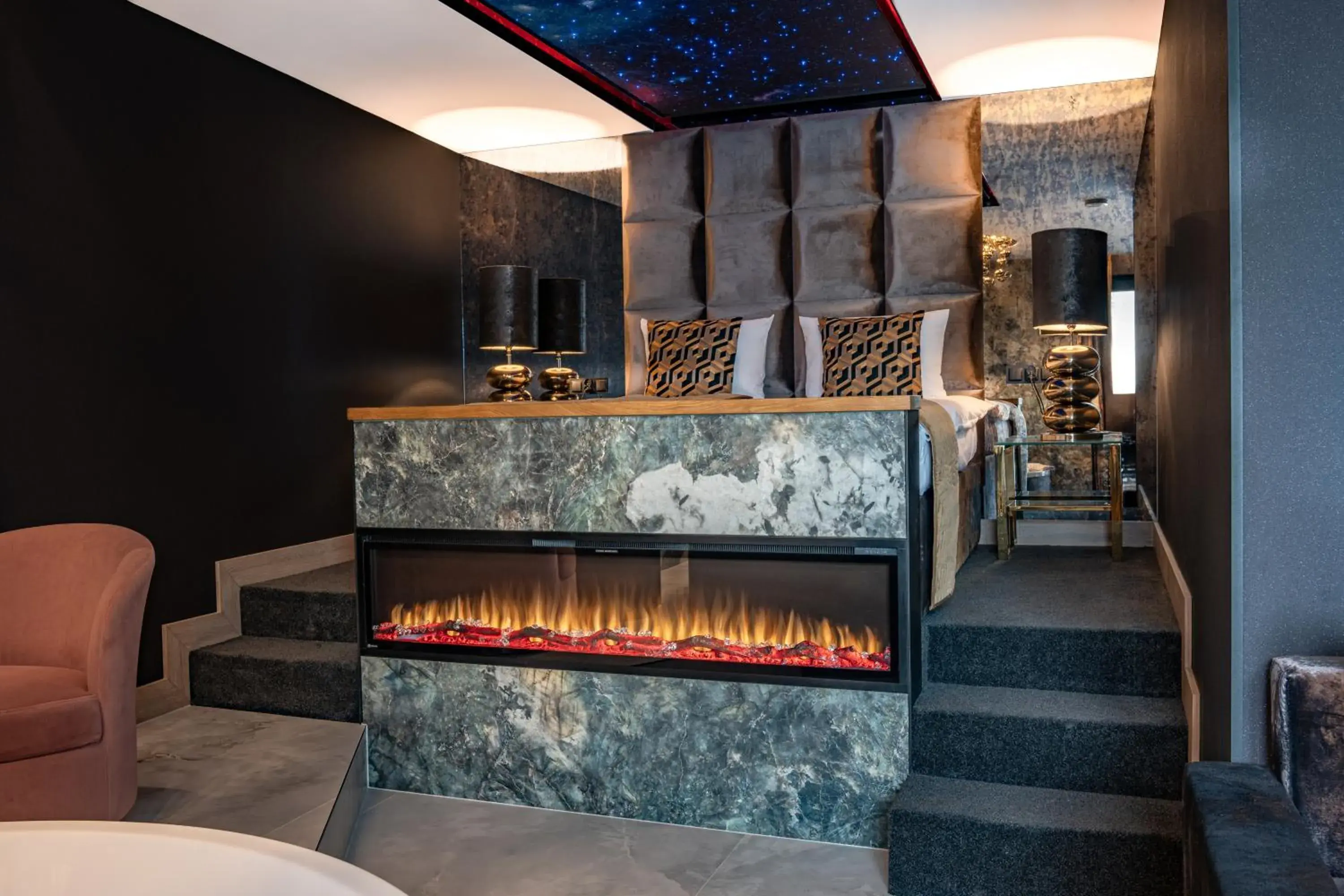 Royal Suite with Jacuzzi in Art Suites Luxury Hotel Royal Suite with Jacuzzi in Art Suites Luxury Hotel