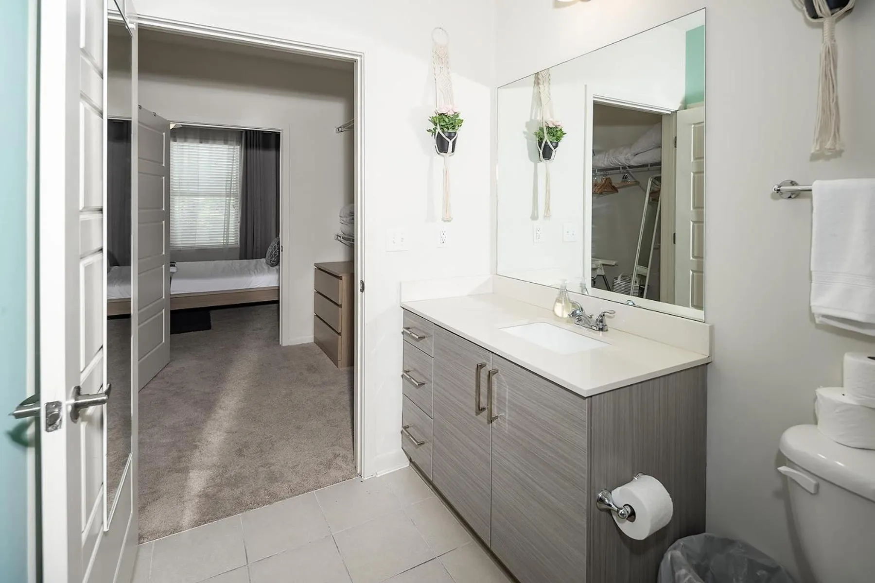 Uptown 4th Ward Luxury Apt Year-Round Pool