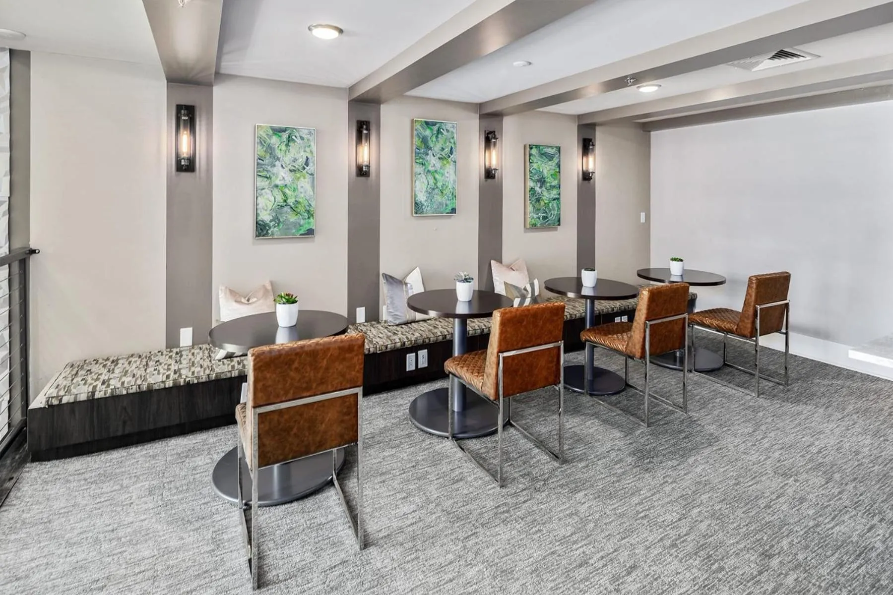 Uptown 4th Ward Luxury Apt Year-Round Pool