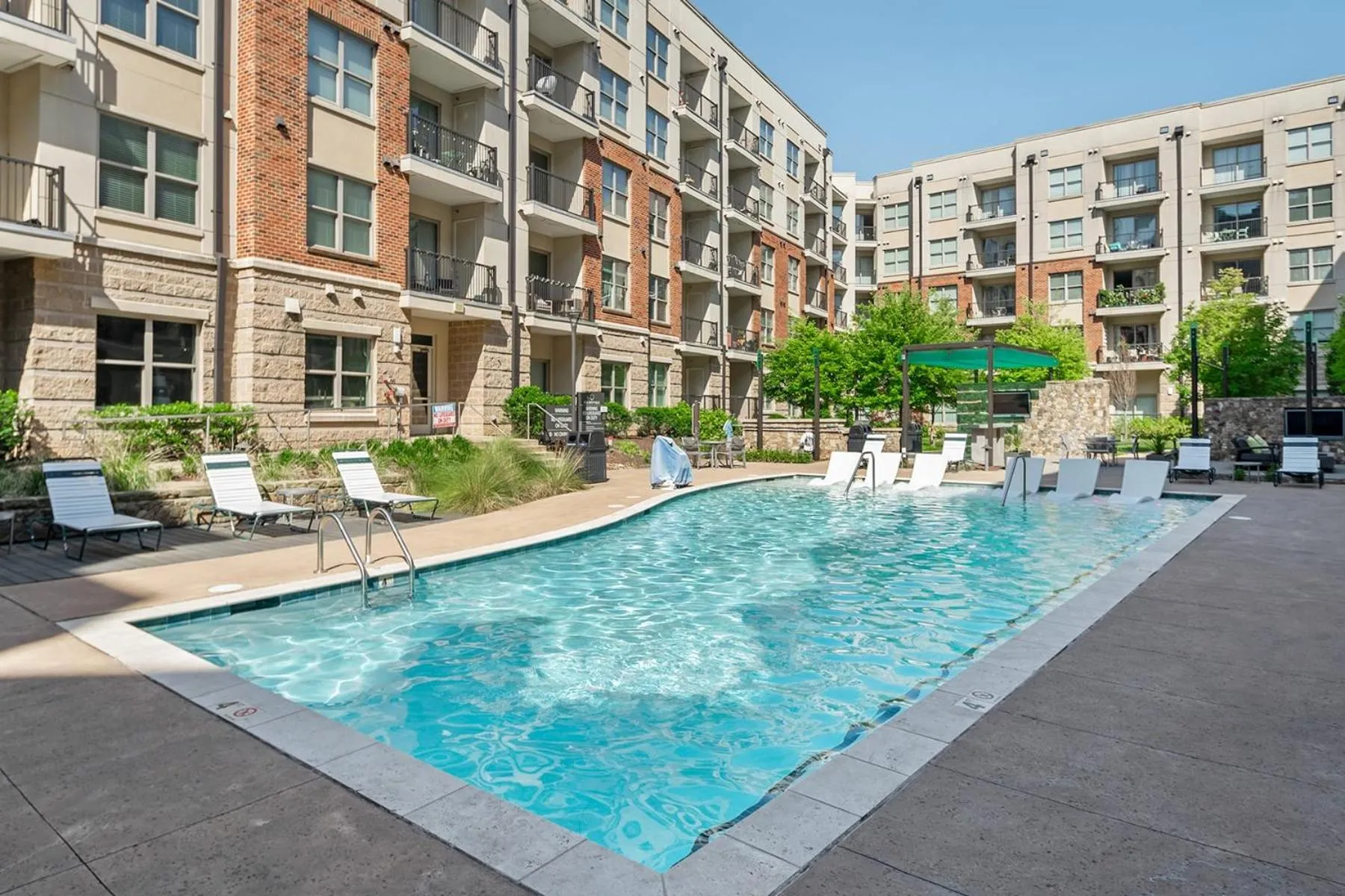 Uptown 4th Ward Luxury Apt Year-Round Pool