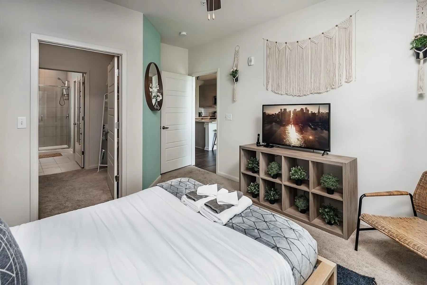 Uptown 4th Ward Luxury Apt Year-Round Pool