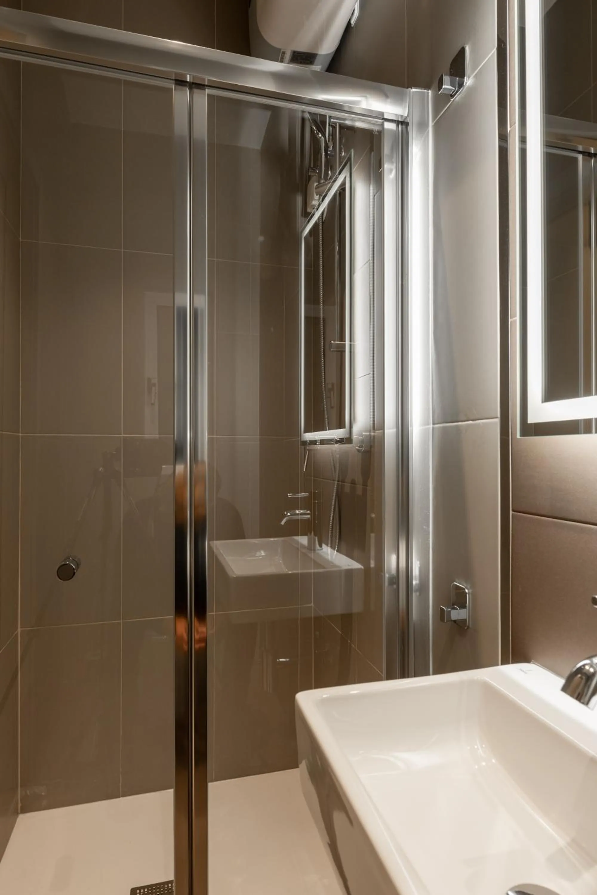 Shower in Marea Central Apartments