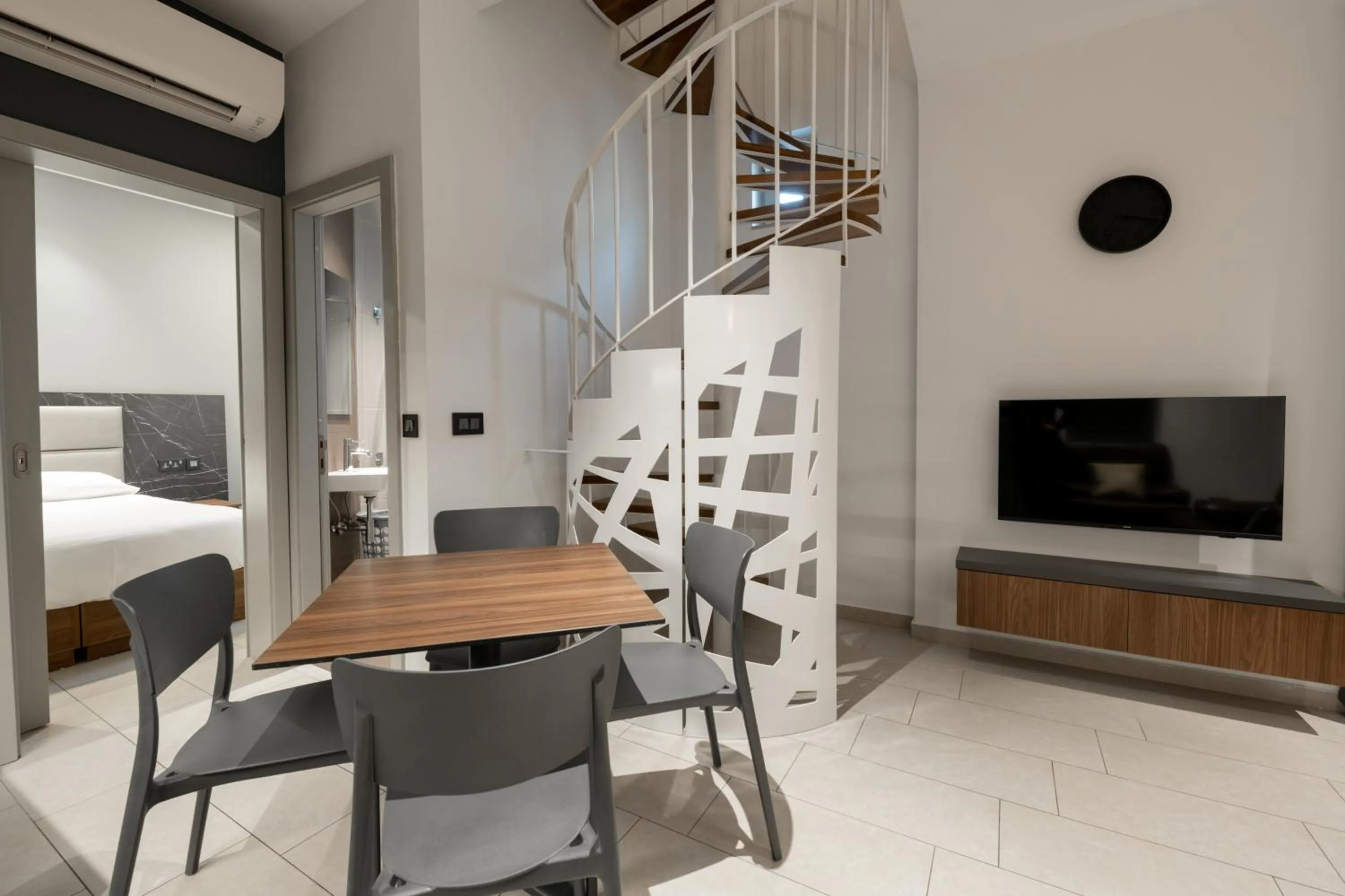 TV and multimedia, Bed in Marea Central Apartments