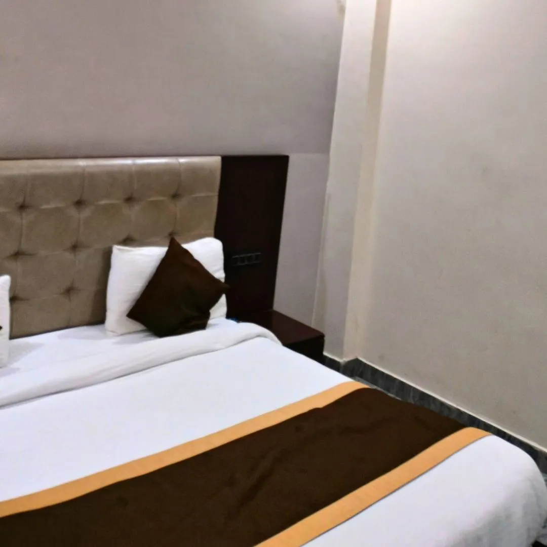Bed in Hotel Hirapanna